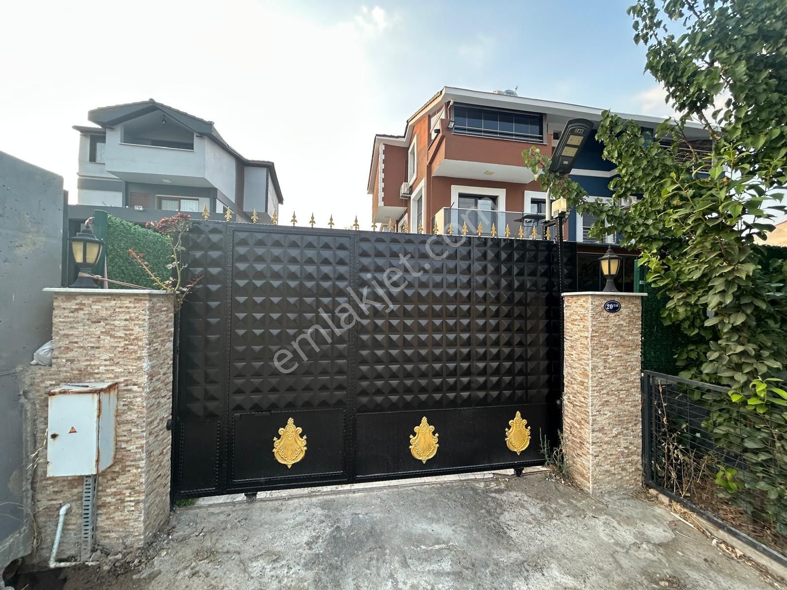 Yukarıkızılca'da Müstakil 4+1 600 M2 İçerisinde Kiralık Villa