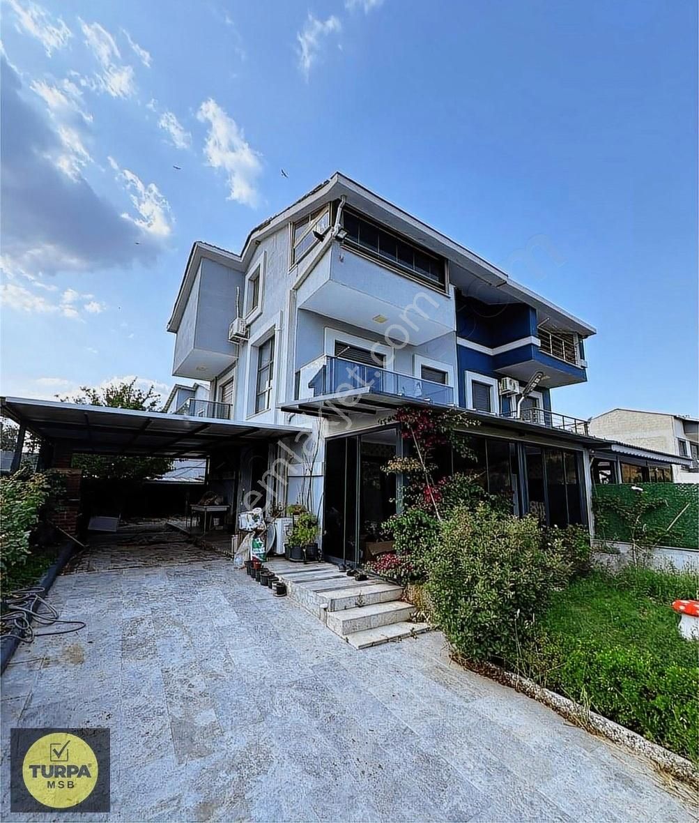 Yukarıkızılca'da Müstakil 4+1 600 M2 İçerisinde Kiralık Villa