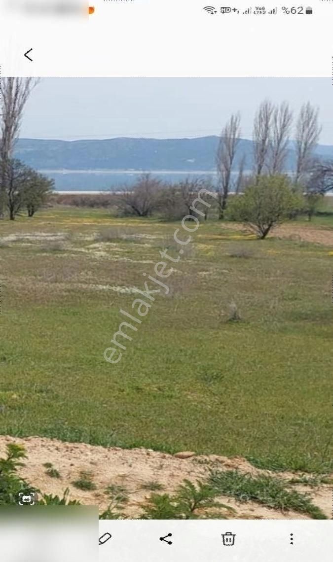 Burdur İlyas Köyde Göl Manzaralı Bağ Bahçe