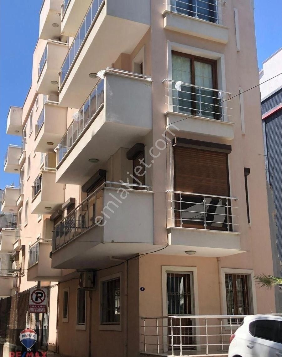 Bornova Küçük Park Merkezde İşyerine Uygun Satılık 3+1 Daire