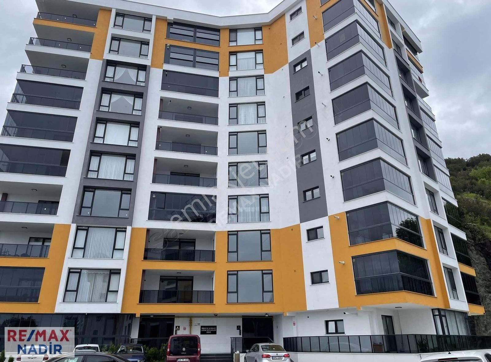 Gedikkaya Tepe Evleri'nde Muhteşem Manzaralı Geniş Bahçe Katı
