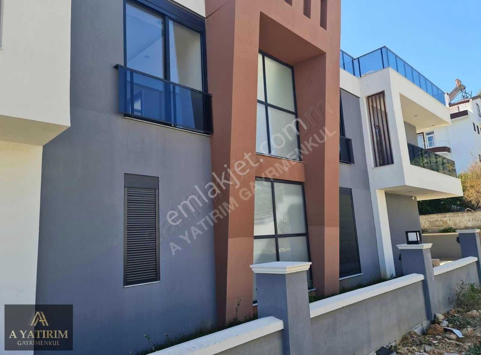 Müstakil Havuzlu Satılık 4+1 Villa