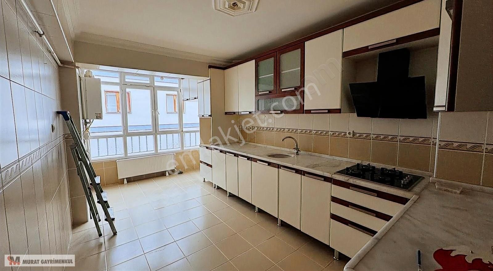 Osmangazide Pazar Yakını Güney Cepe Ara Kat Asansörlü 2banyo 3+1