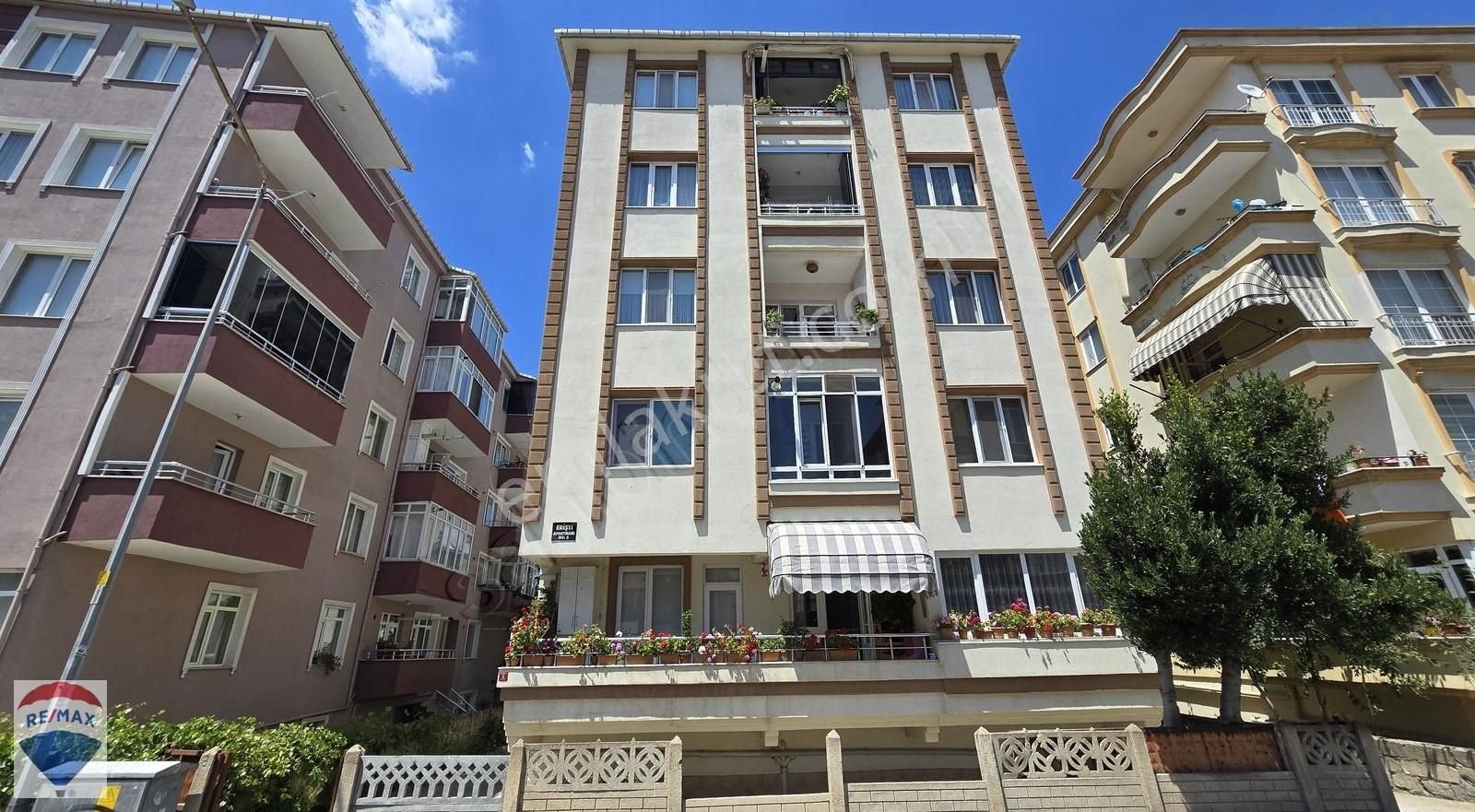 Lüleburgaz İnönü Mahallesinde Satılık 3+1 Zemin Kat Daire