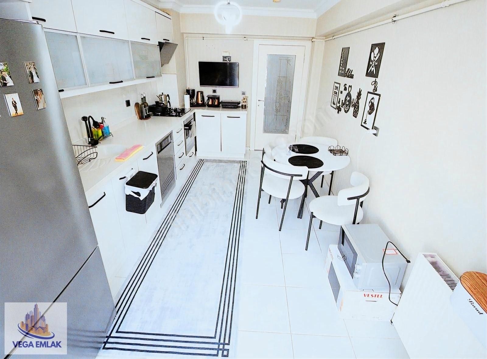 Vega Emlak'tan Protokole Yakın Merkezi Konumda Full Daire - Görsel 11