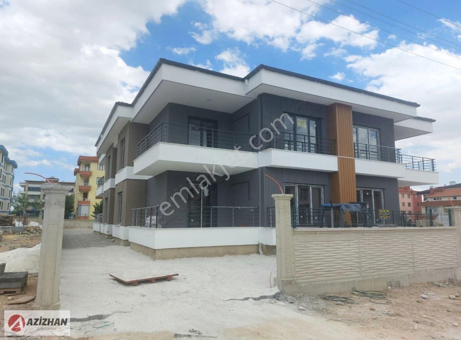 Azizhan'dan Şafak Caddesinde Kiralık 2+0 Daire