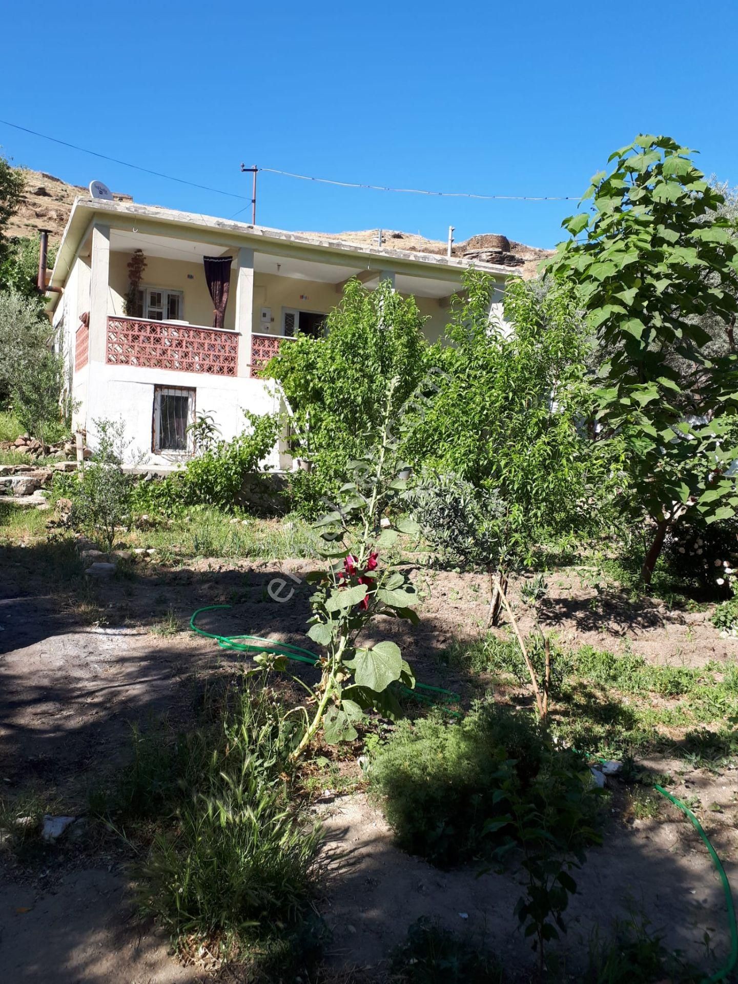 Eski Çine'de 700 M2 Arsa İçinde Müstakil Ev Ve Müstemilat