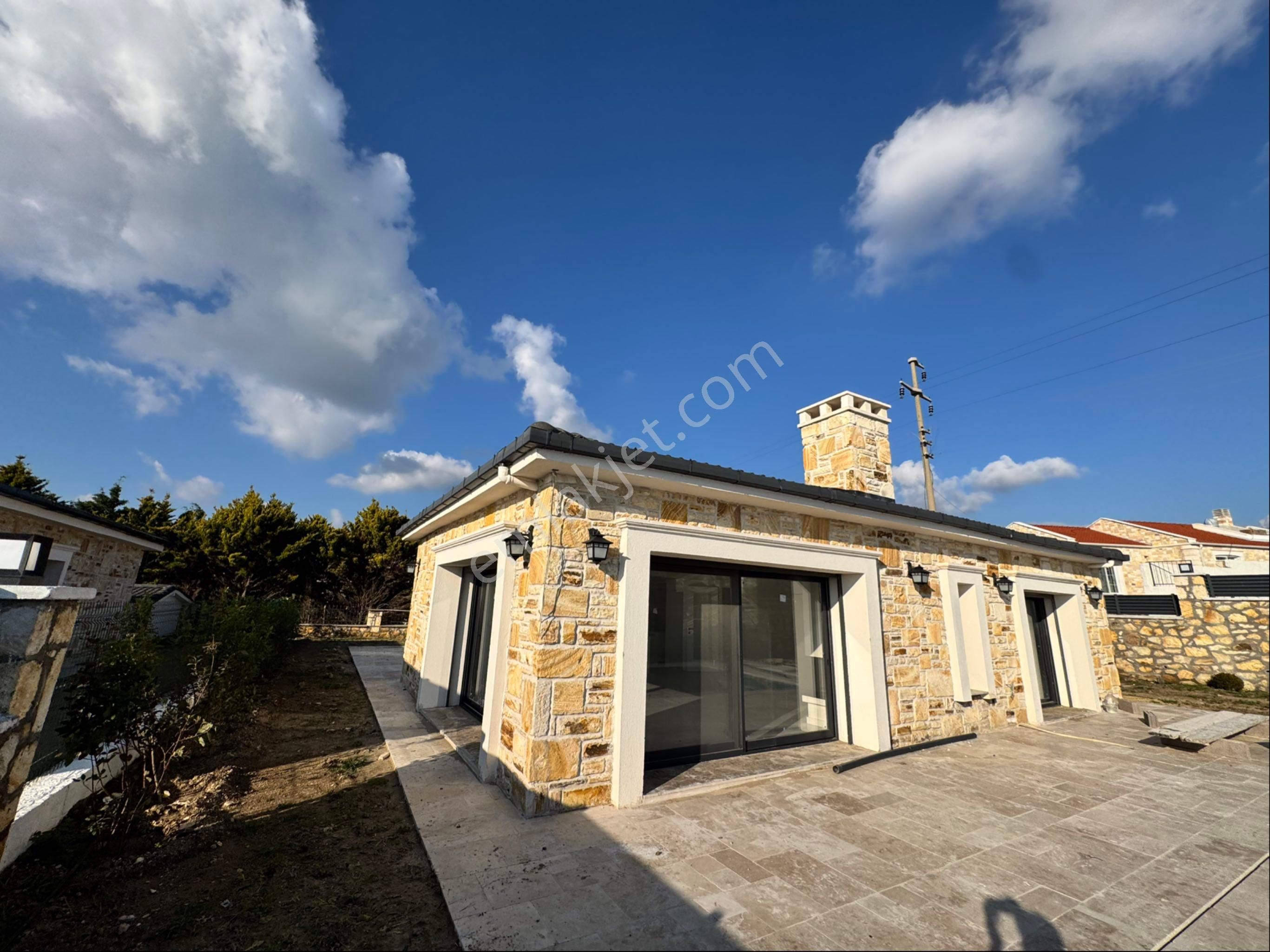 Foçaköy De Müstakil Havuzlu Geniş Bahçeli Tek Kat 3+1 Taş Villa - Görsel 20