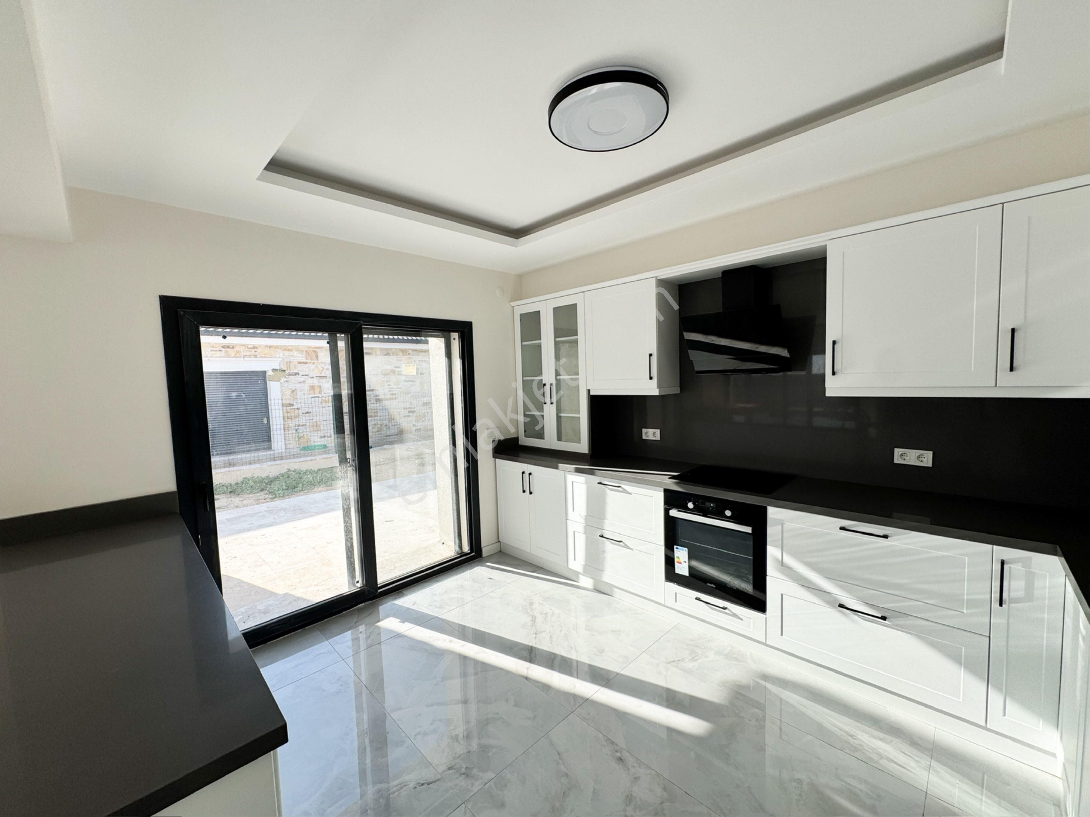 Foçaköy De Müstakil Havuzlu Geniş Bahçeli Tek Kat 3+1 Taş Villa - Görsel 29