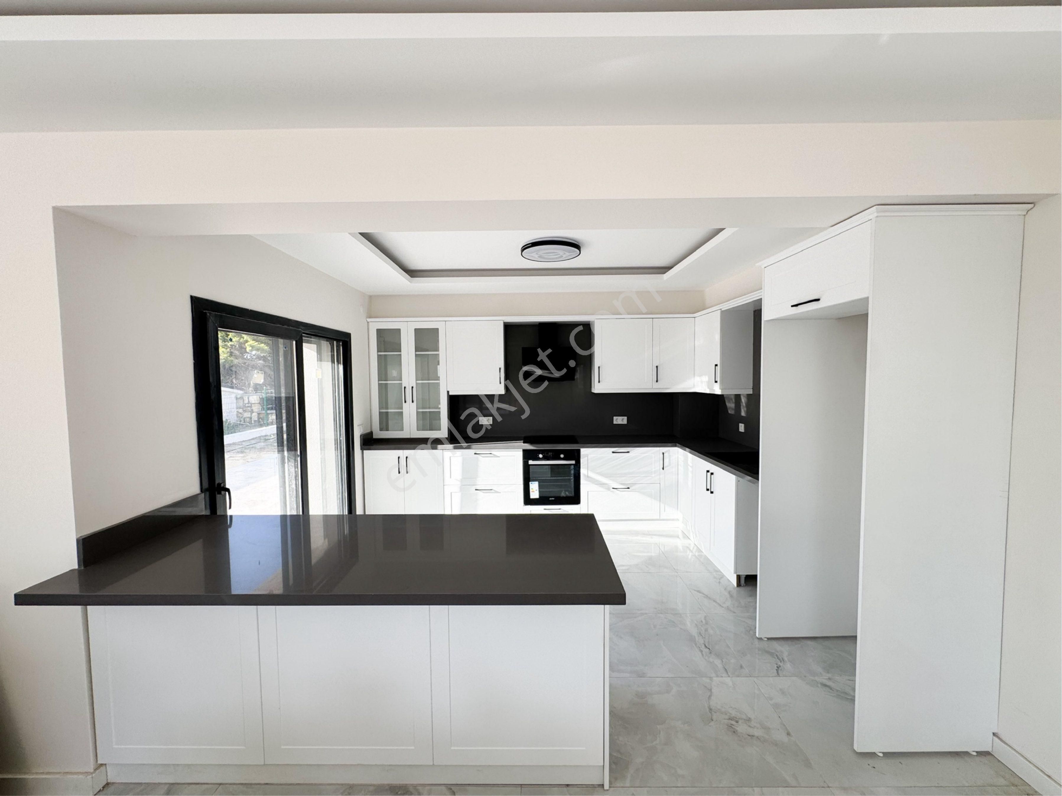 Foçaköy De Müstakil Havuzlu Geniş Bahçeli Tek Kat 3+1 Taş Villa - Görsel 24