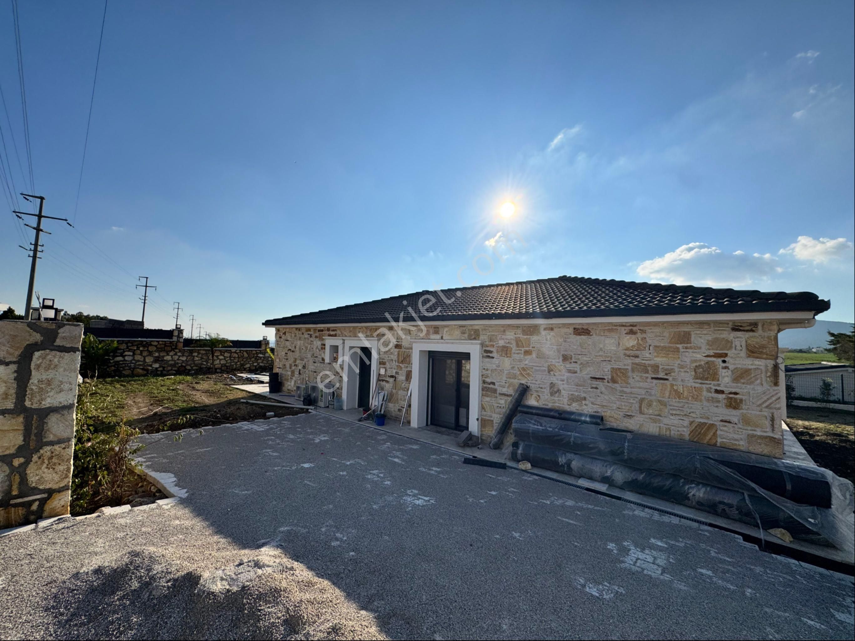 Foçaköy De Müstakil Havuzlu Geniş Bahçeli Tek Kat 3+1 Taş Villa - Görsel 15