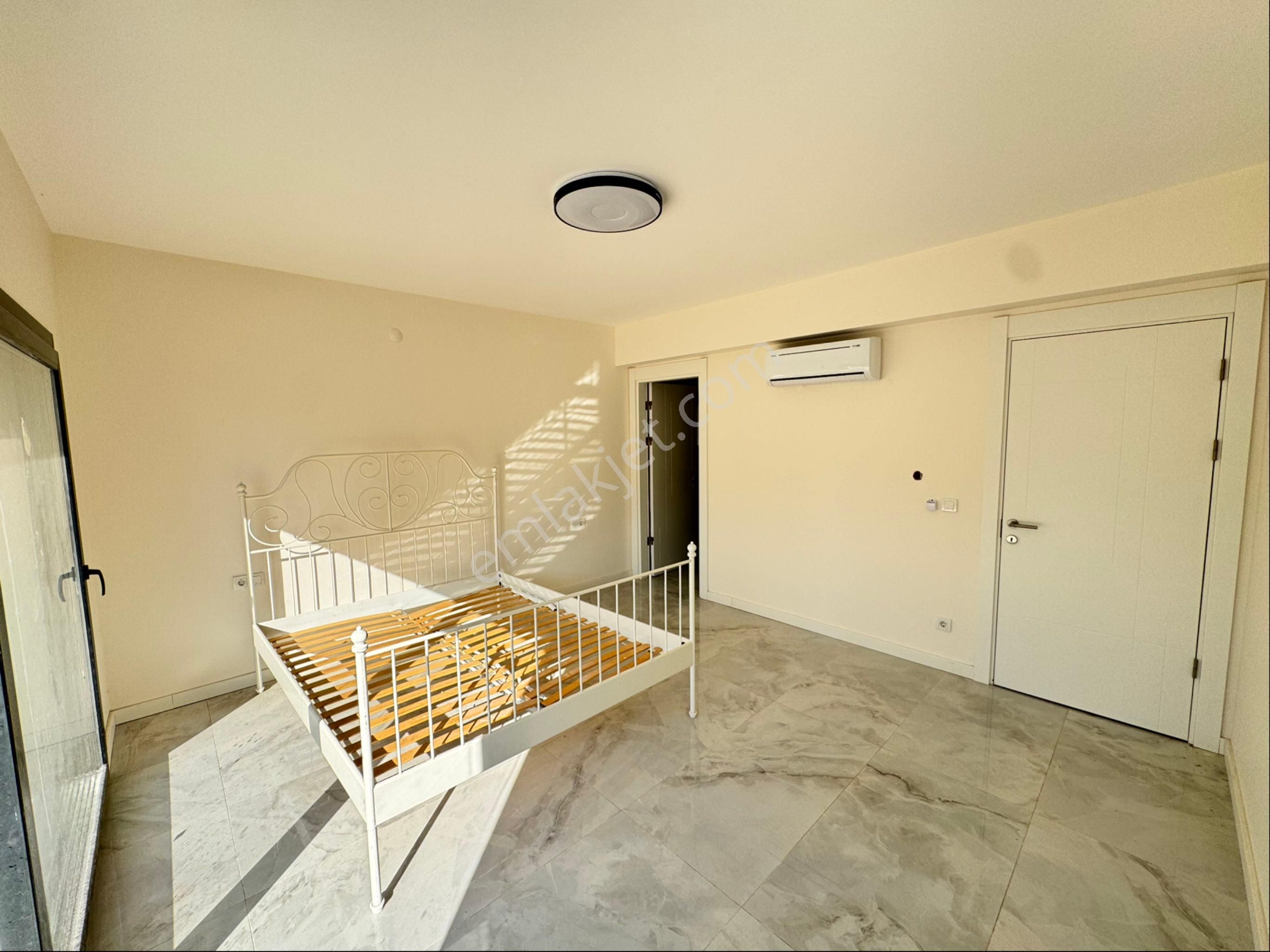 Foçaköy De Müstakil Havuzlu Geniş Bahçeli Tek Kat 3+1 Taş Villa - Görsel 32