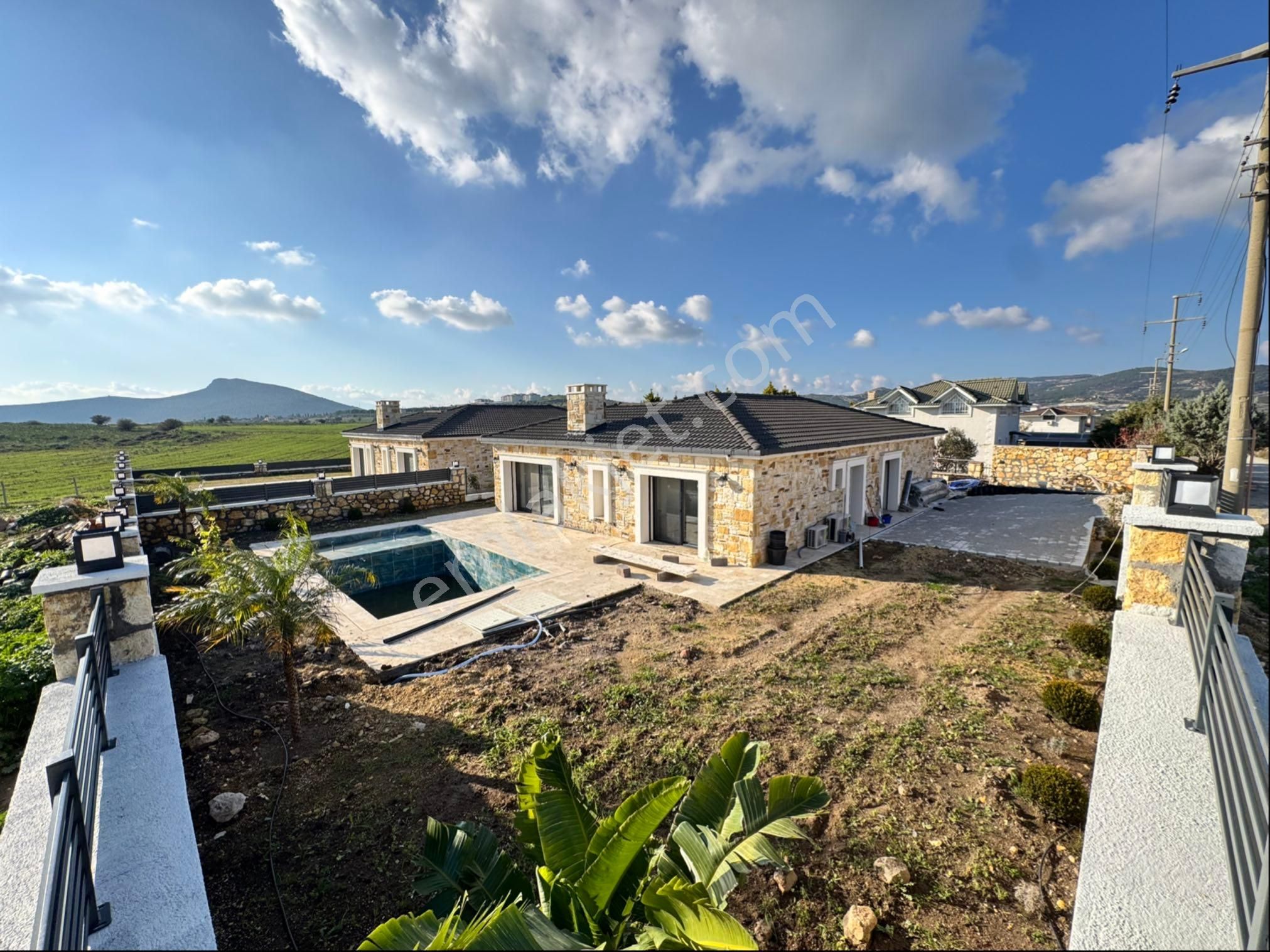 Foçaköy De Müstakil Havuzlu Geniş Bahçeli Tek Kat 3+1 Taş Villa - Görsel 22