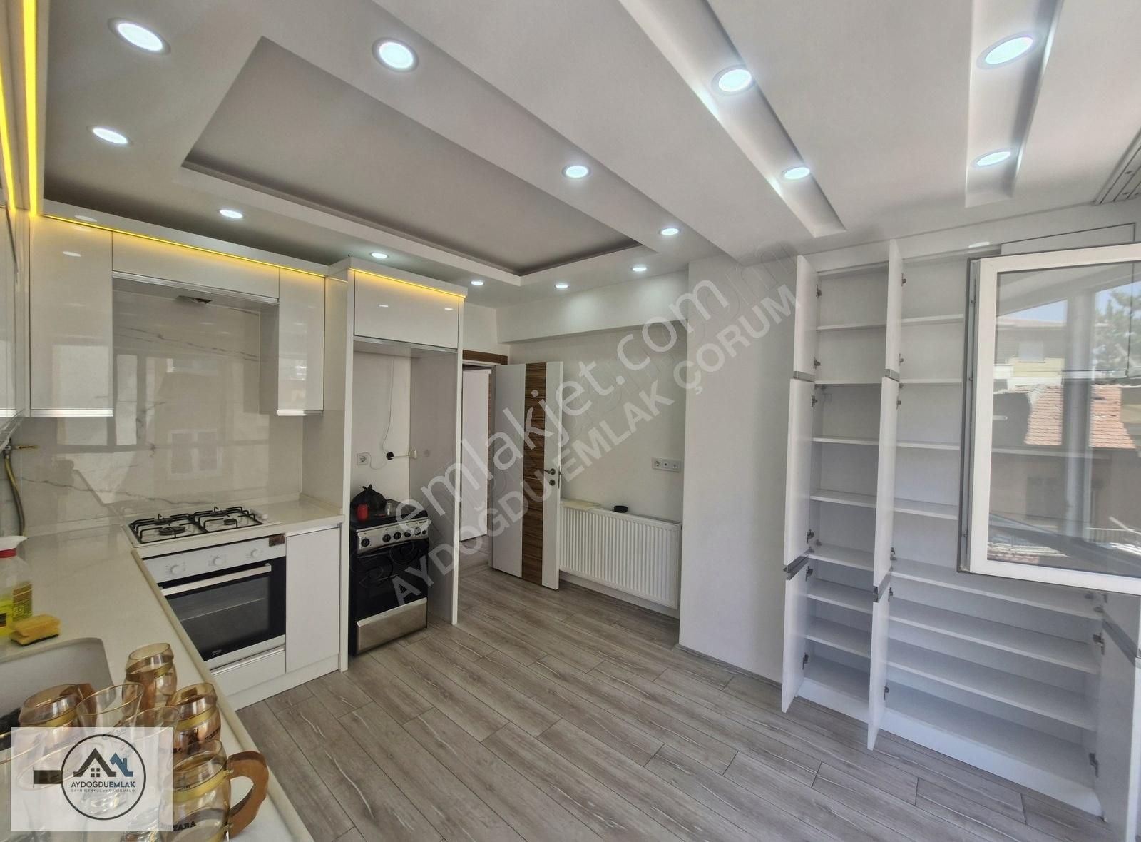 Aydoğdu'dan M.akif Ersoy Cad Üzeri 2+1 1 Kat Asansörlü 0 Ayarı