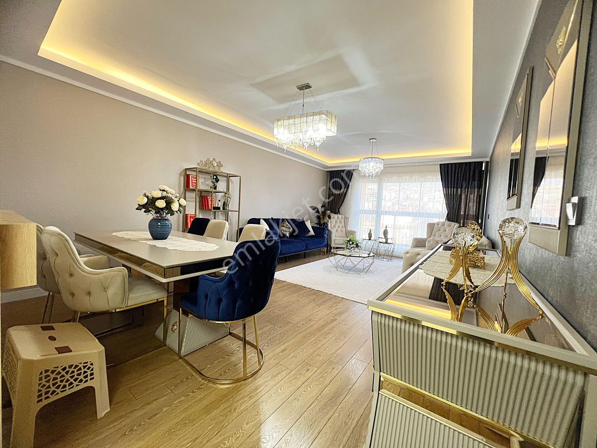 Cihandan Seval Caddesi Üzerinde Spor Salon'lu 4+1 Ülks Satılık