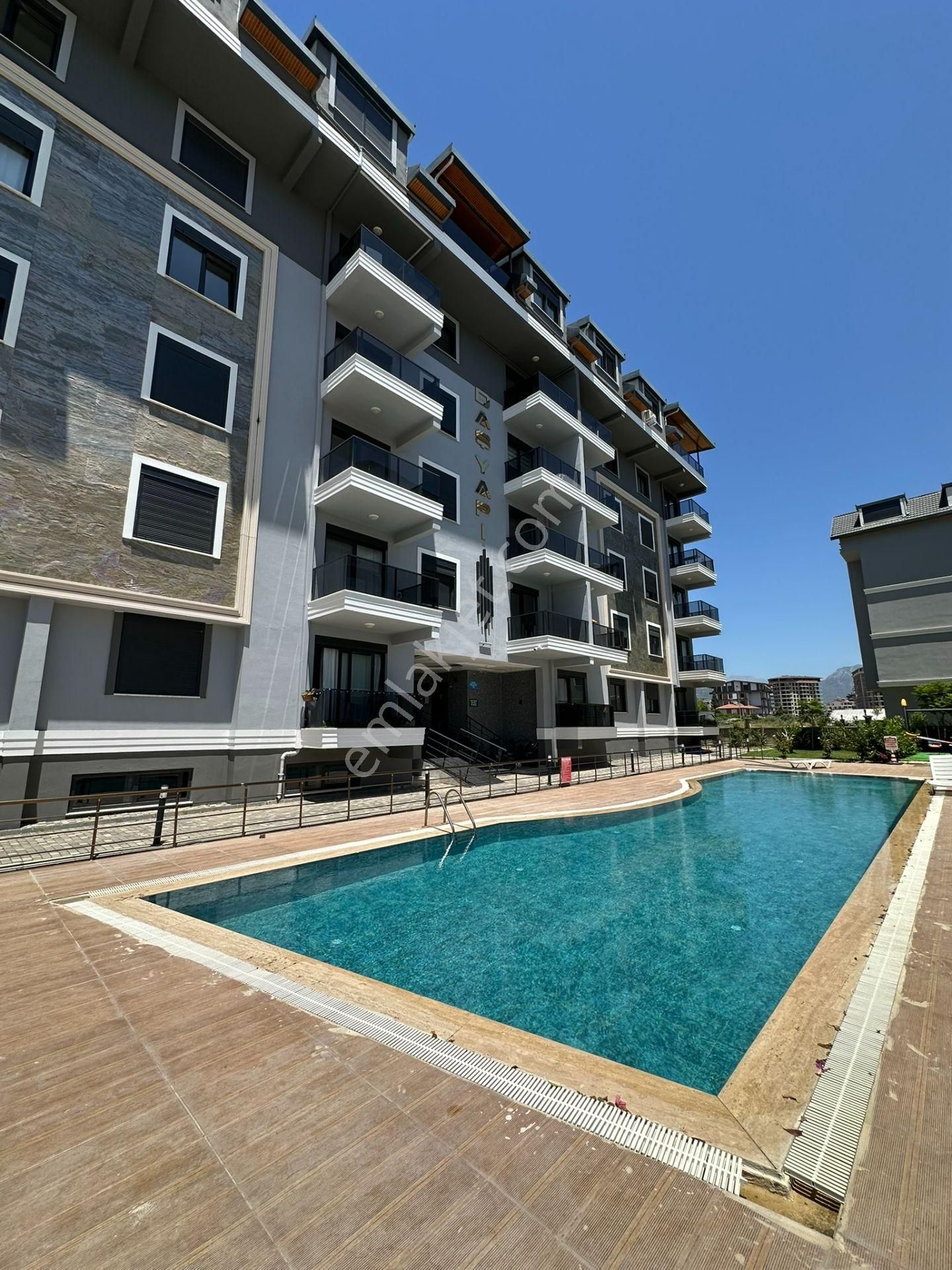 Denize Yakın Havuzlu Full Eşyalı 1+1 Daire...