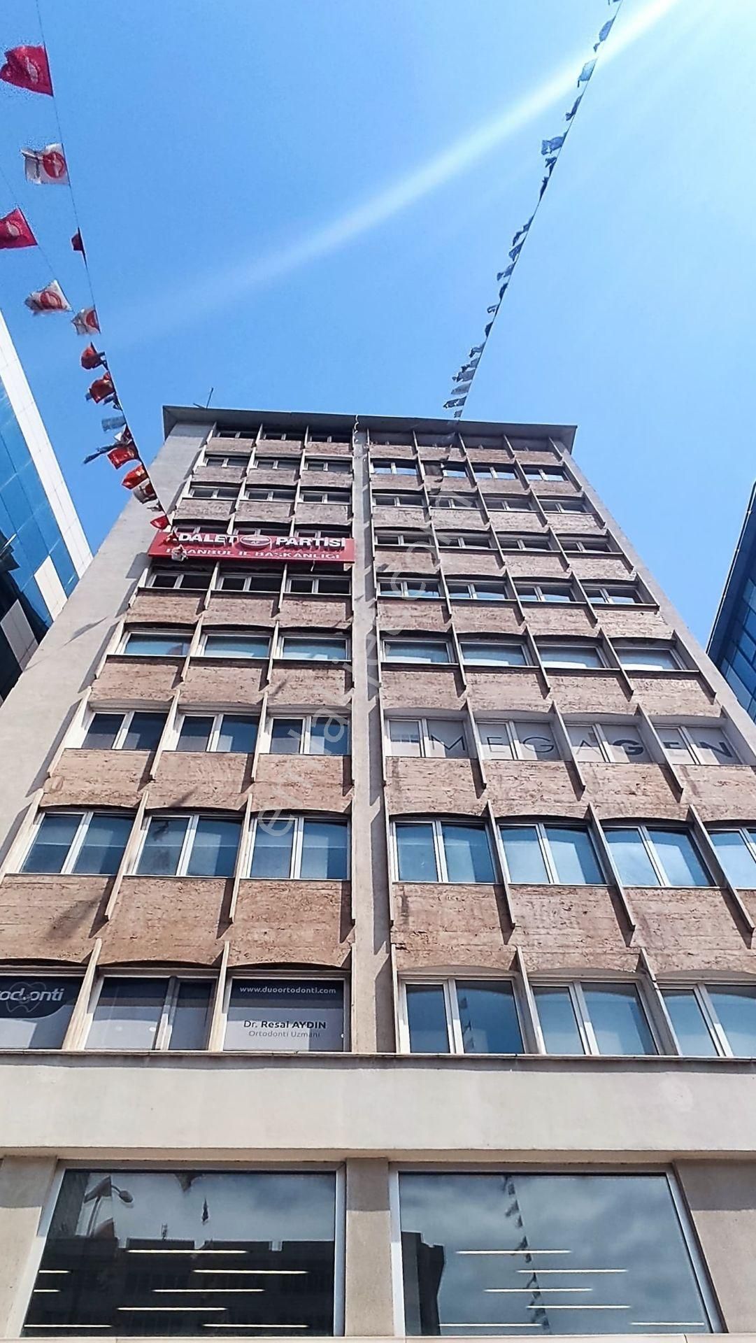 Mecidiyeköy Büyükdere Caddesi Üstünde E5 Cepheli Kiralık Ofis