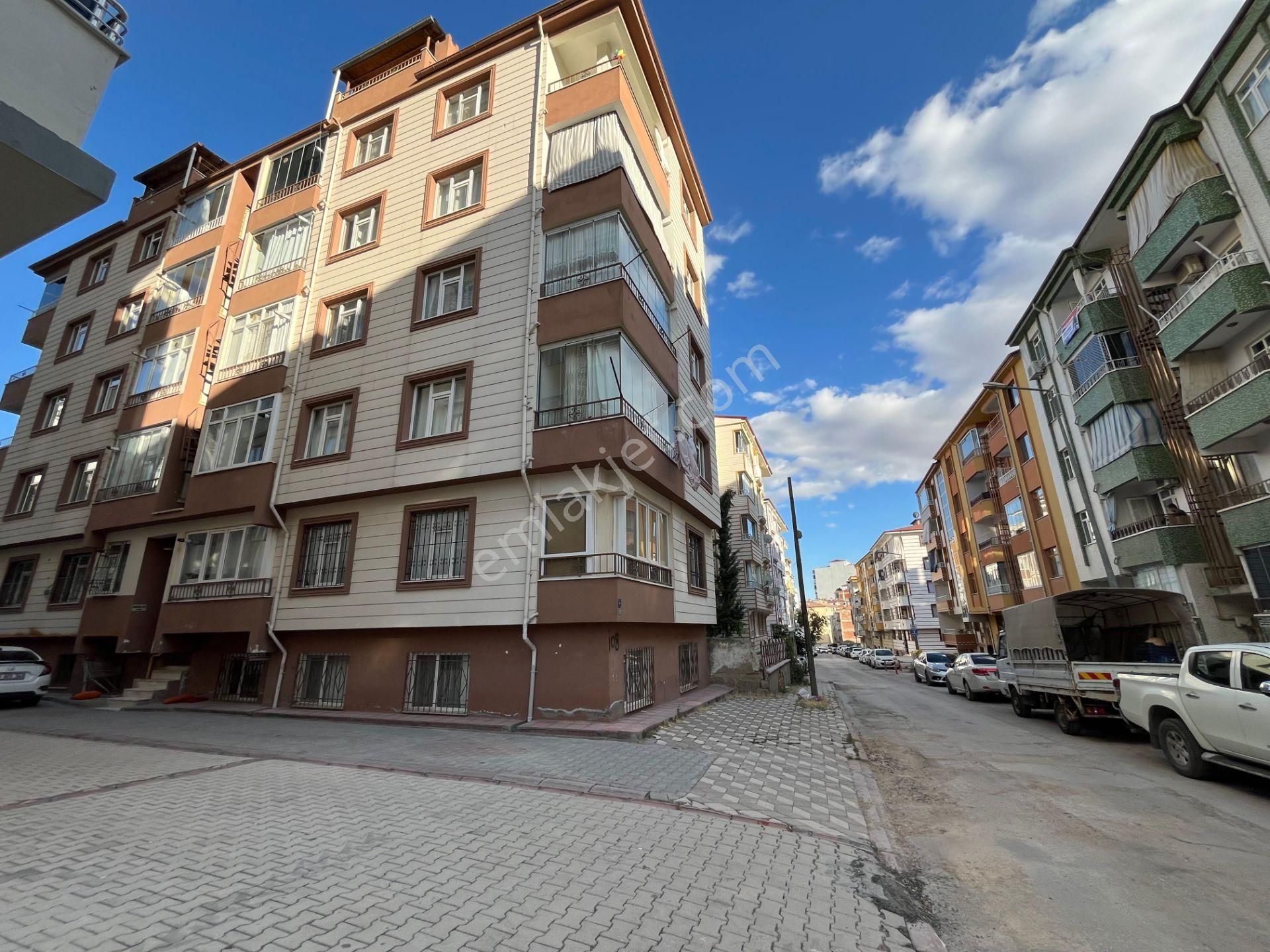 Mevsim Gayrimenkul'den Üniversite Mahallesi 3+1 Satılık Daire