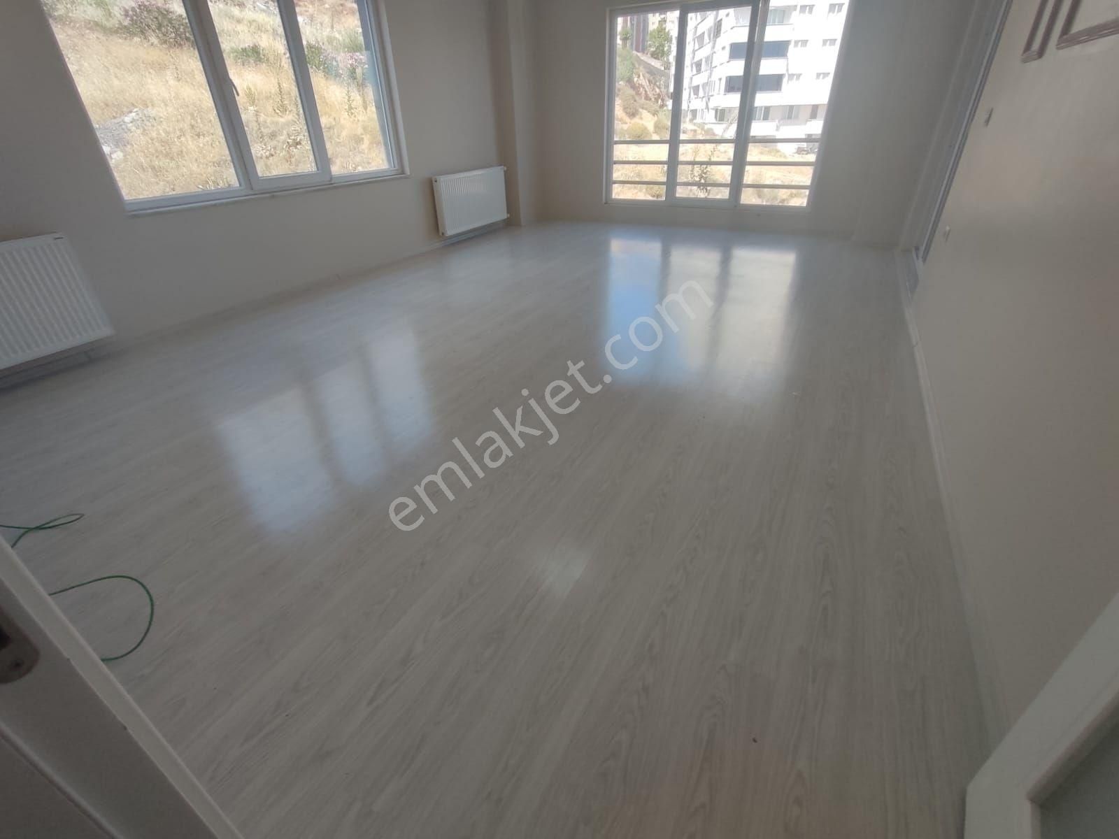 Edremit Atatürk Mahallesi Site İçerisinde Kiralik Geniş Daire