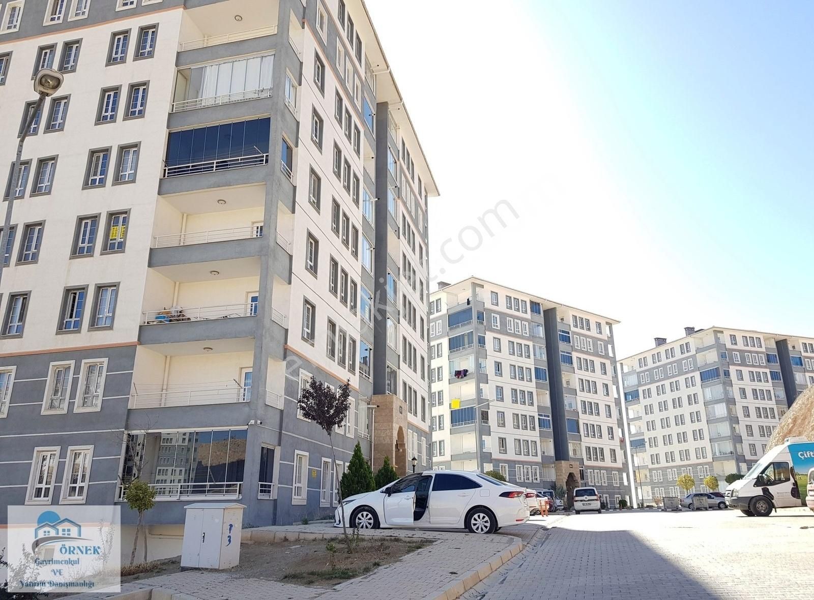 Apaşa Mah Üst Yol Haksen Toki Kiralık 3+1 Son Kat Daire