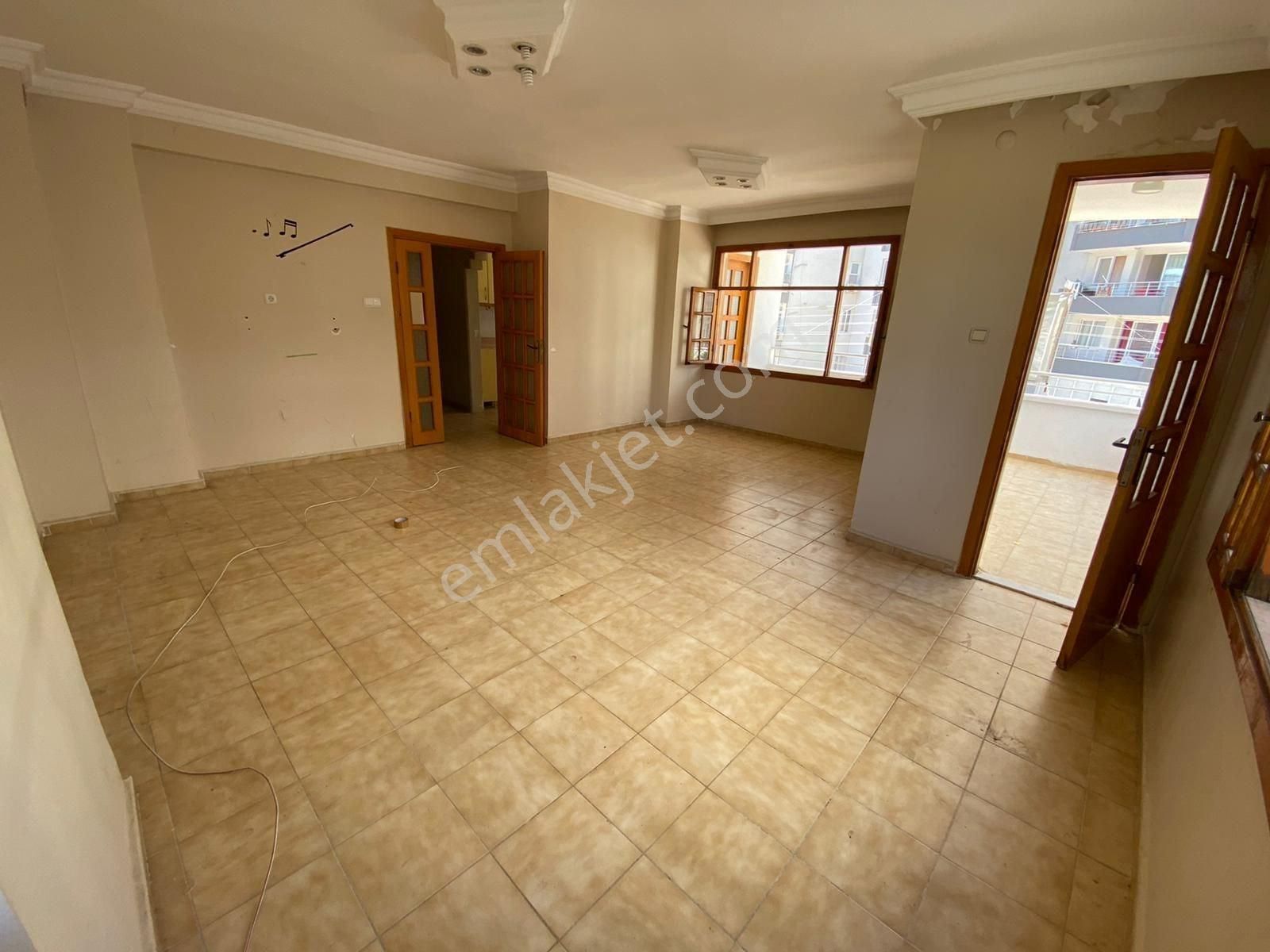 Han Emlak'tan Viranşehir'de 75.i.ö.o Civarı Siteiçi 3+1 Satılık Daire