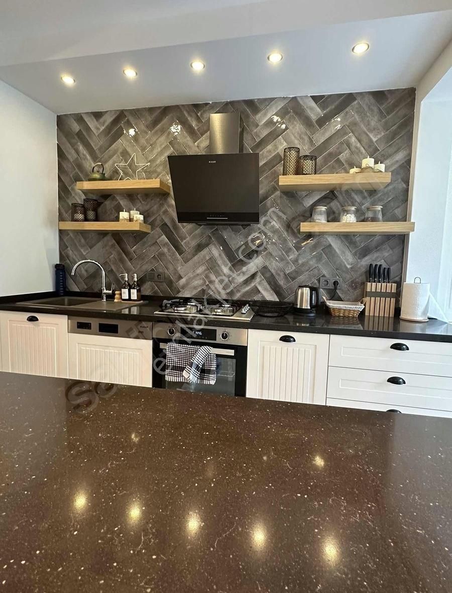 Denize 300 Adım Yenilenmiş Eşyalı Daire - Görsel 2