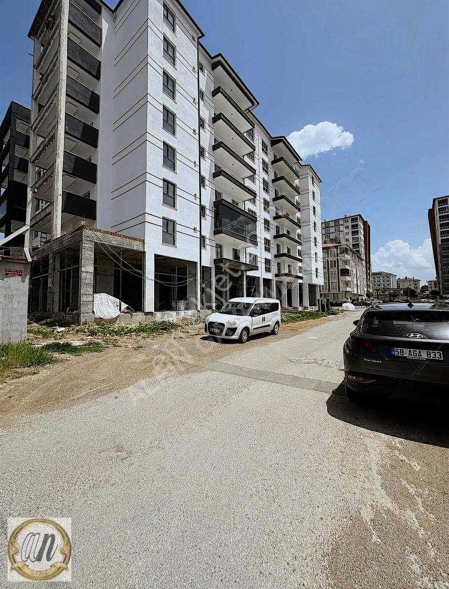 Alfin Gayrimenkulden Caddede Güney Cephe Yeni Binada Satılık!!!