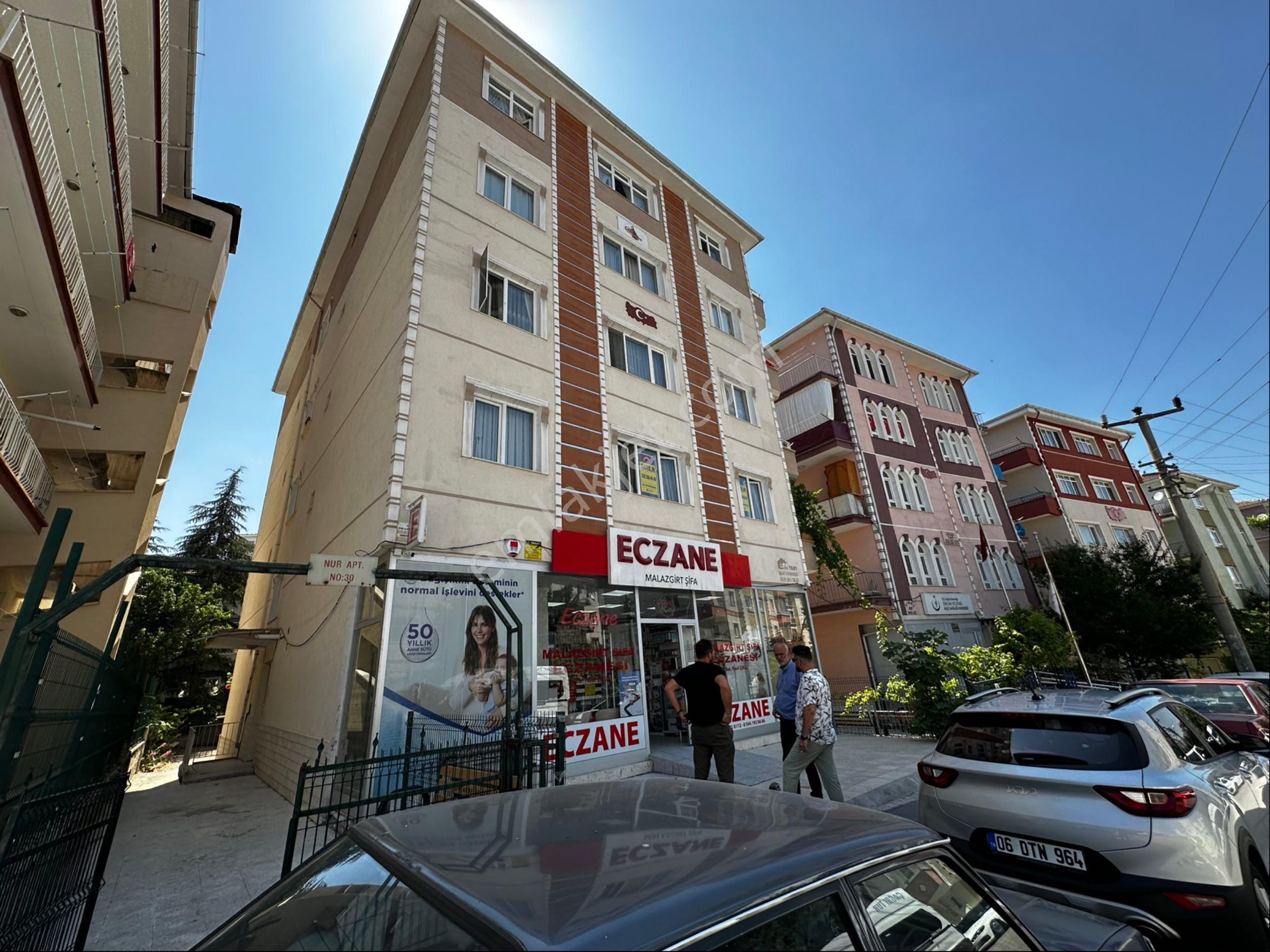 A L C Den Ara Katta Merkezi Konumda Tesisatları Yeni 3+1 Daire
