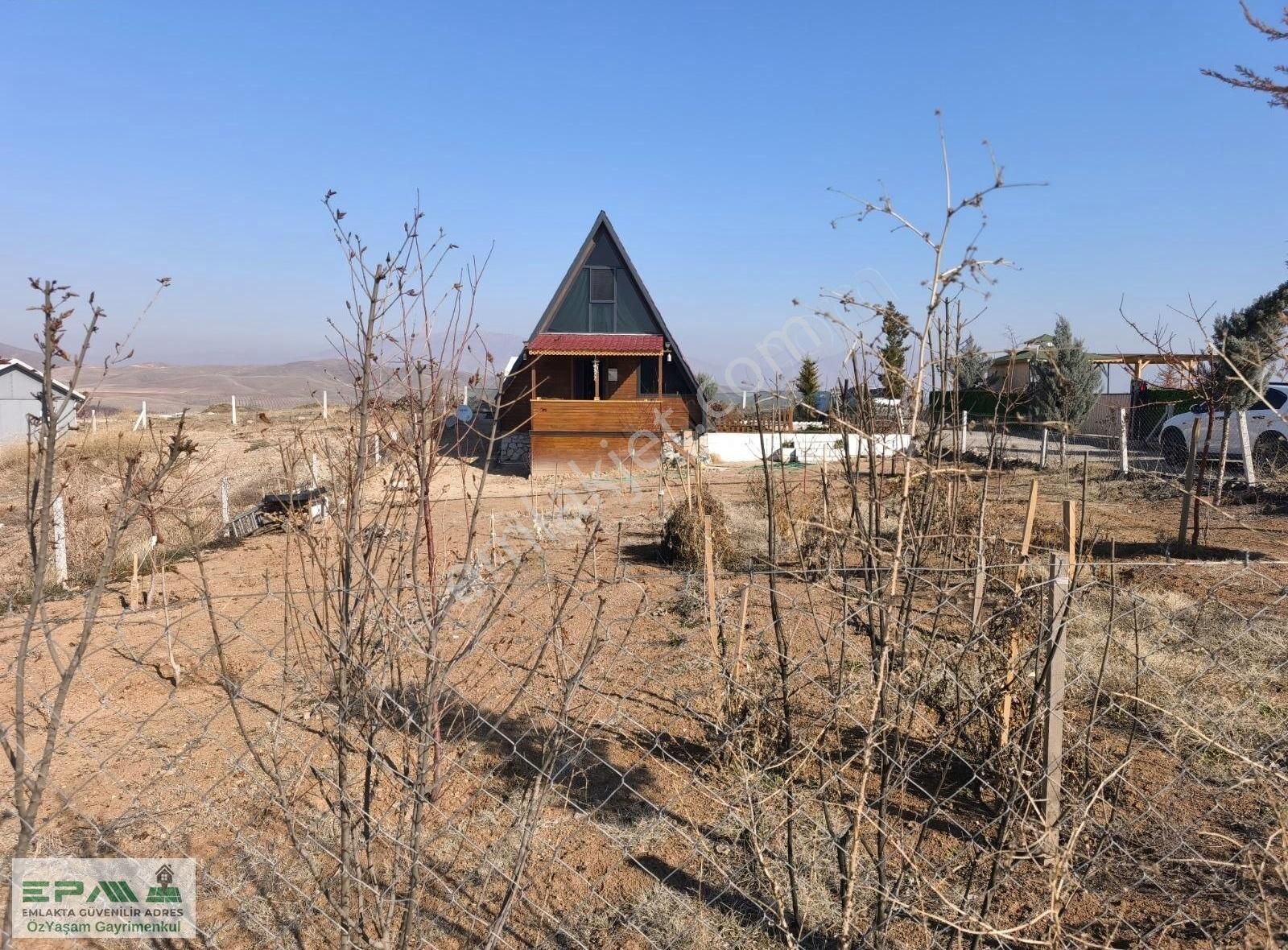 Kale Yolu Üzerinde Satılık Bahçe 500 M2 Bungalov Ev Özel Yapim