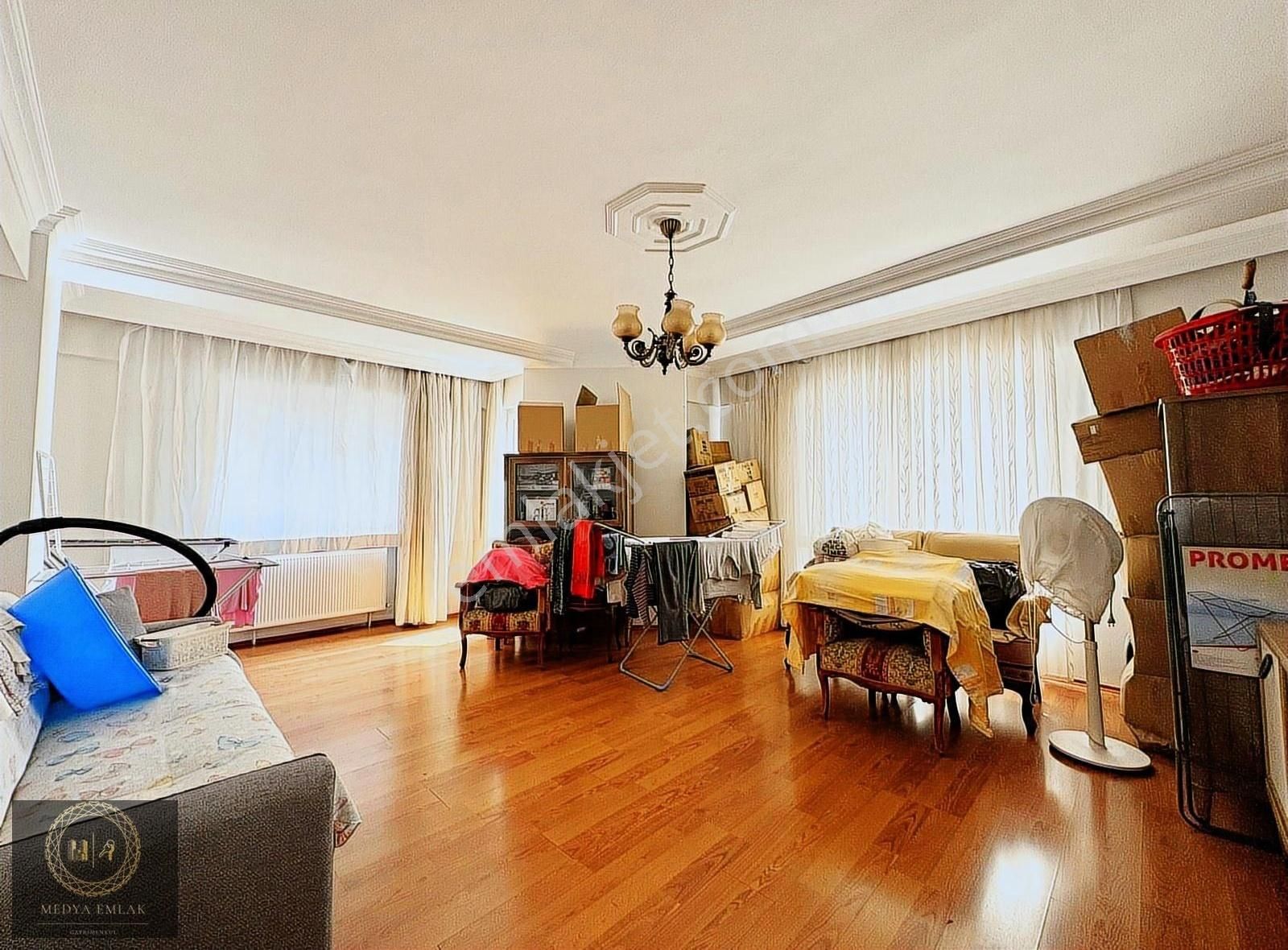 Siyavuşpaşa Da 3+1 Geniş Satılık Ara Kat Daire