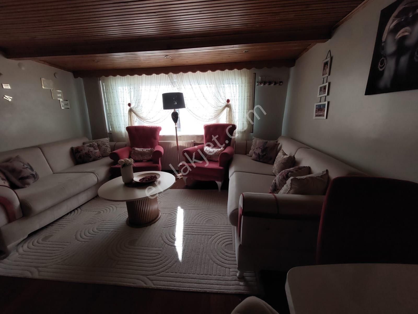Çekmeköy Mehmet Akşf De Süper Konumlu Kiralık Teras Kat