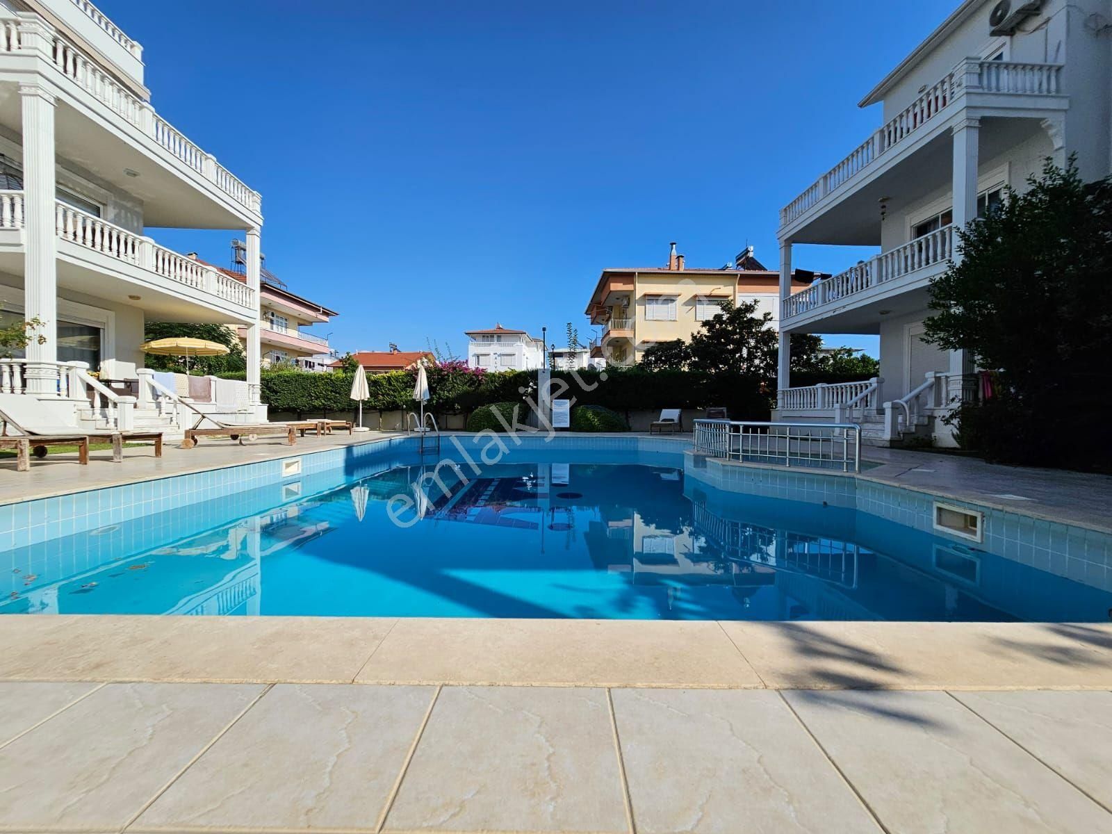 Belek Merkezde 3+1 Havuzlu Sitede Mobilyalı Daire