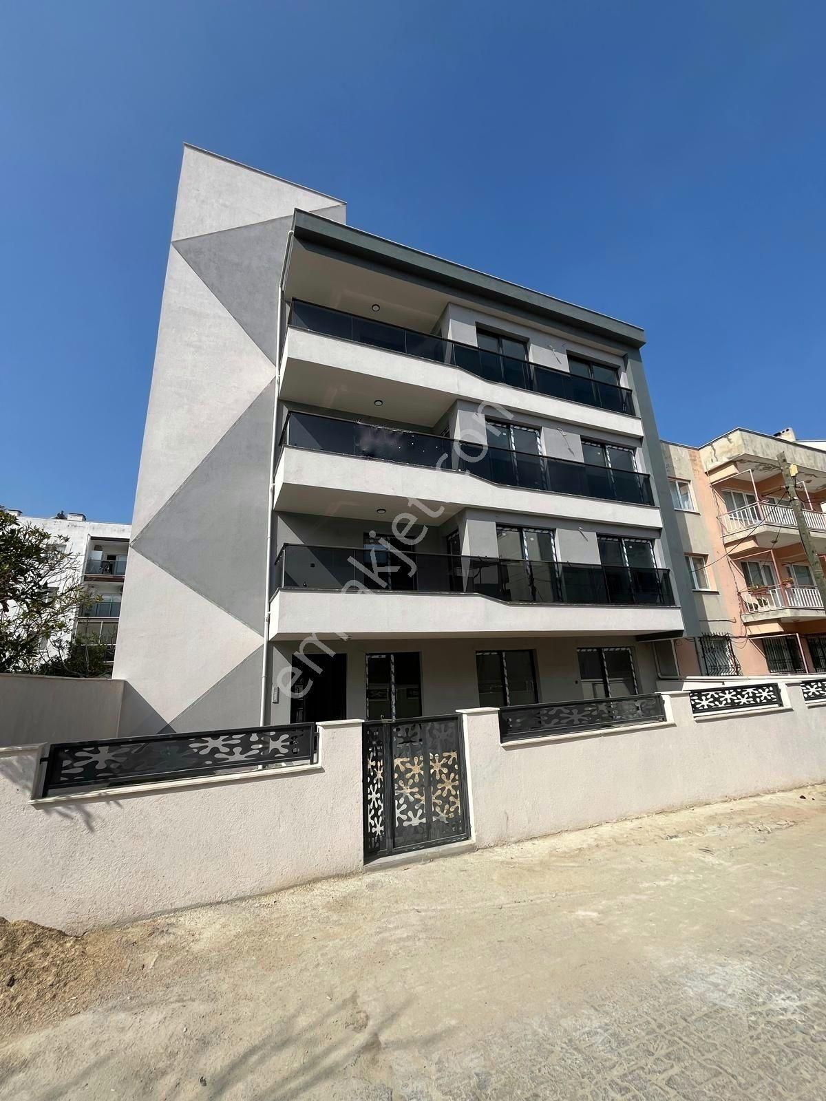 Kuşadası Davutlar Merkezde Sıfır Yapı Arakat 3+1 Daire