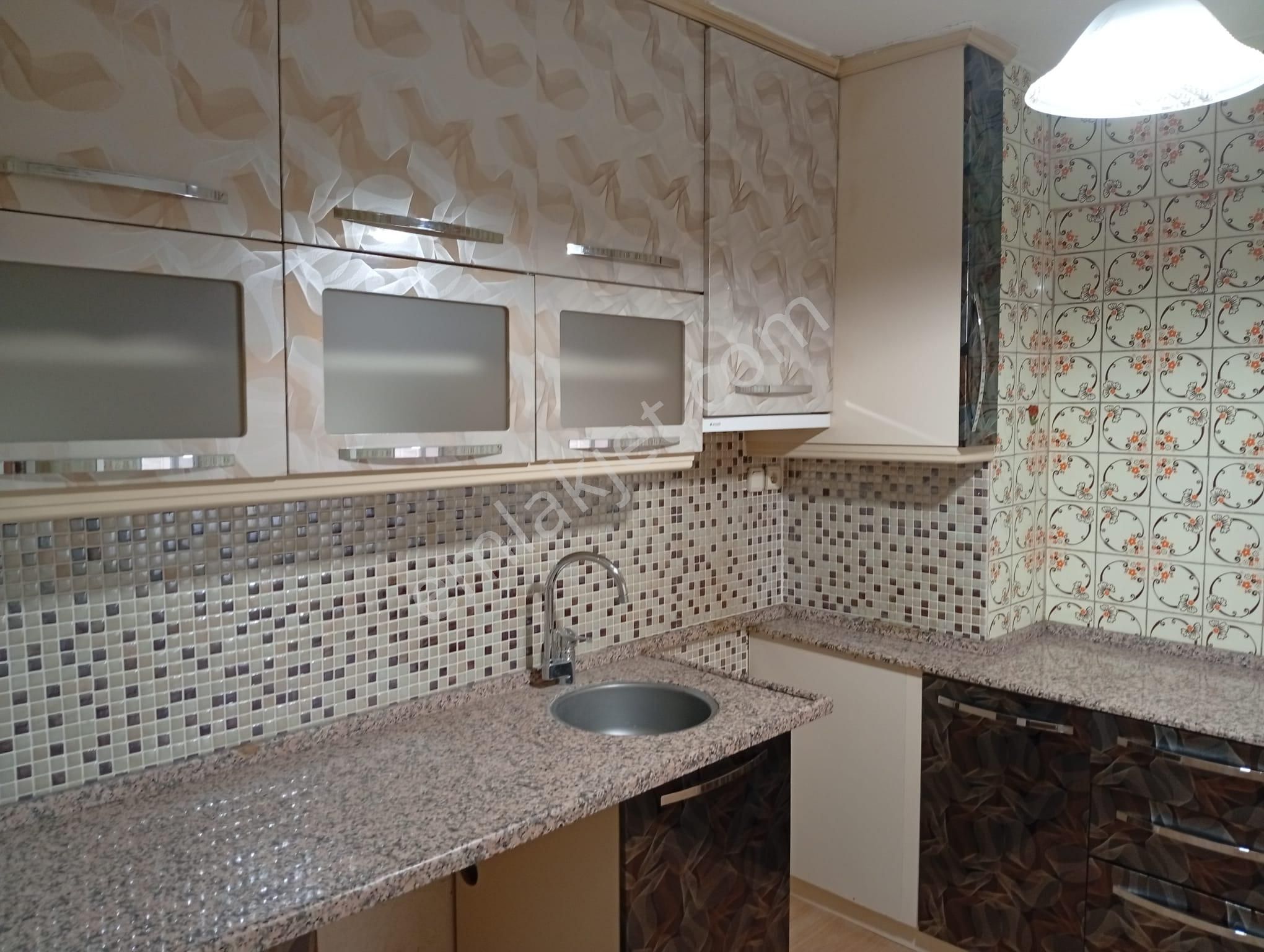 Manisa Salihli Kurudere Caddesi Üzerinde Satılık 3+1 Jotermal Isıtmalı Daire