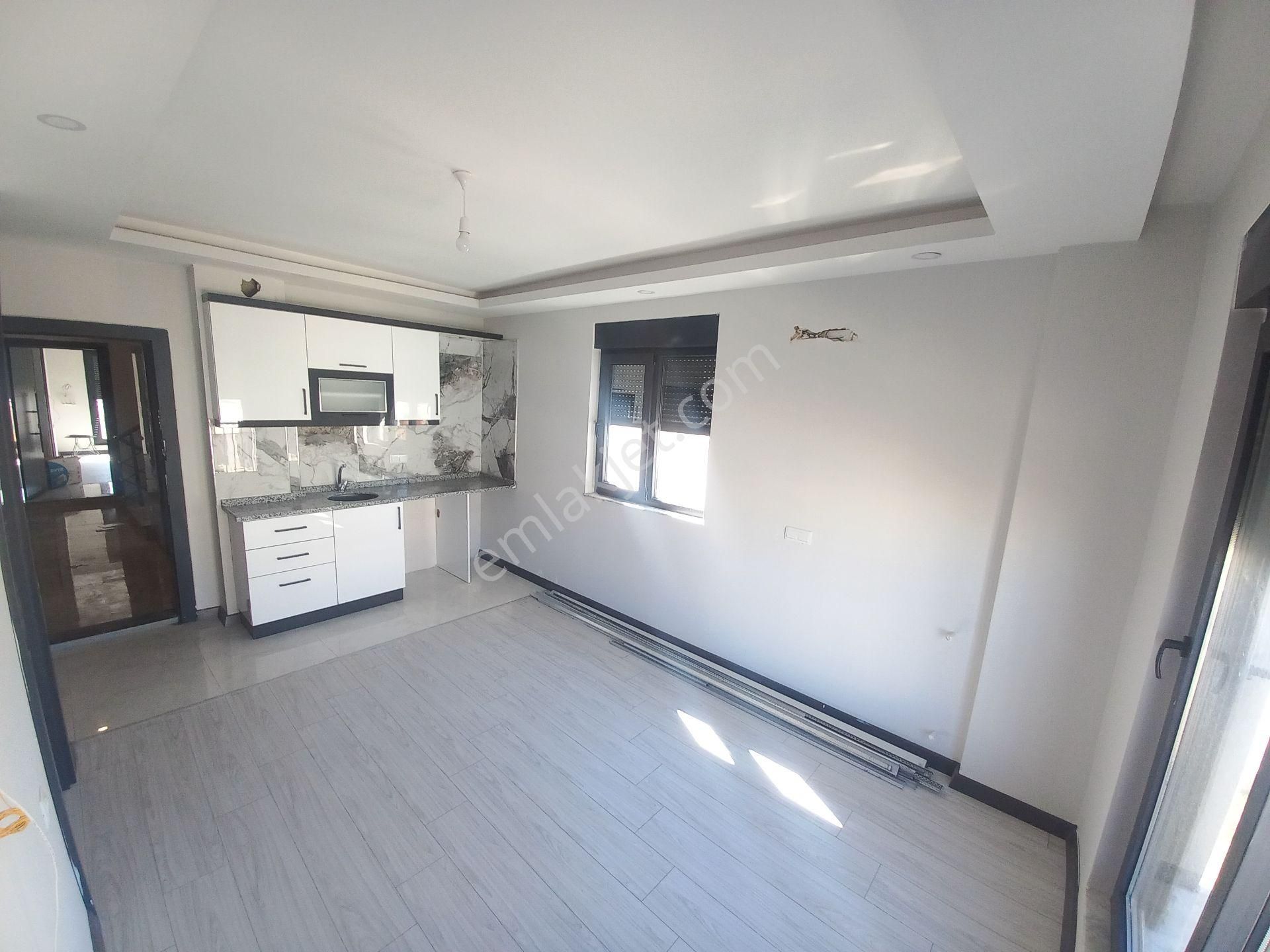 Ünsal Mahallesi’nde Asansörlü Önü Açık Katta Sıfır 1+1_50m2 Kiralık Daire