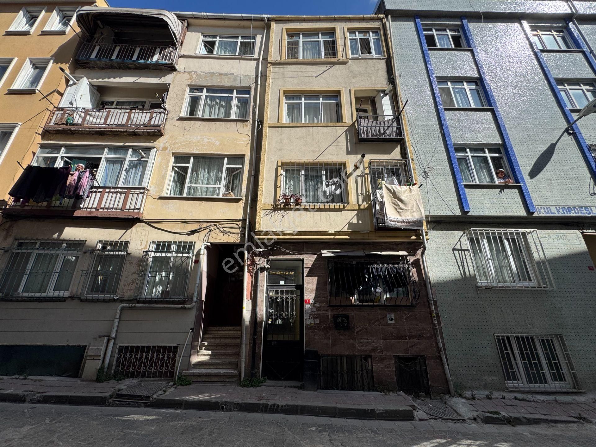 Turyap' Tan Cerrahpaşa Tıp Fakültesi Yan Sokağında 1.kat Eşyalı 2+1 Kiralık Daire