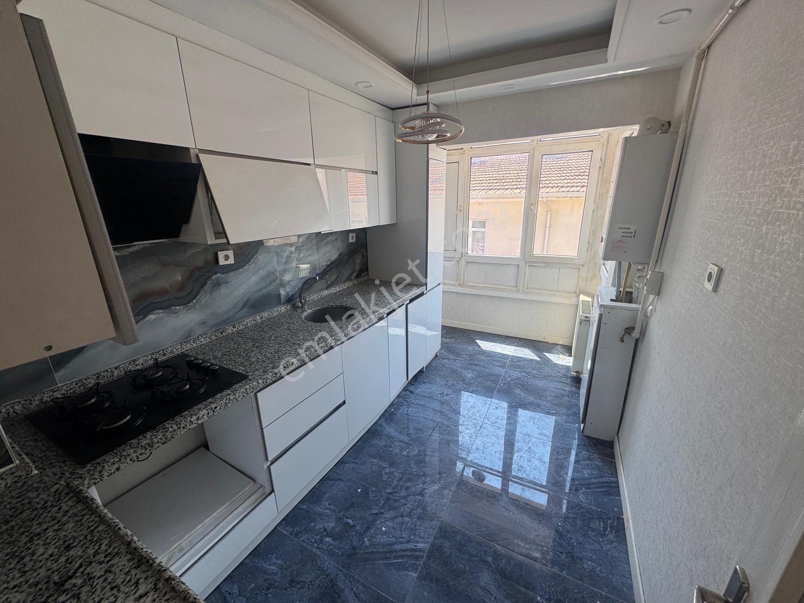 Akşemsettin Mh'de 3+1 115m² Öncephe Bağımsız Full Yapılı Katta Daire