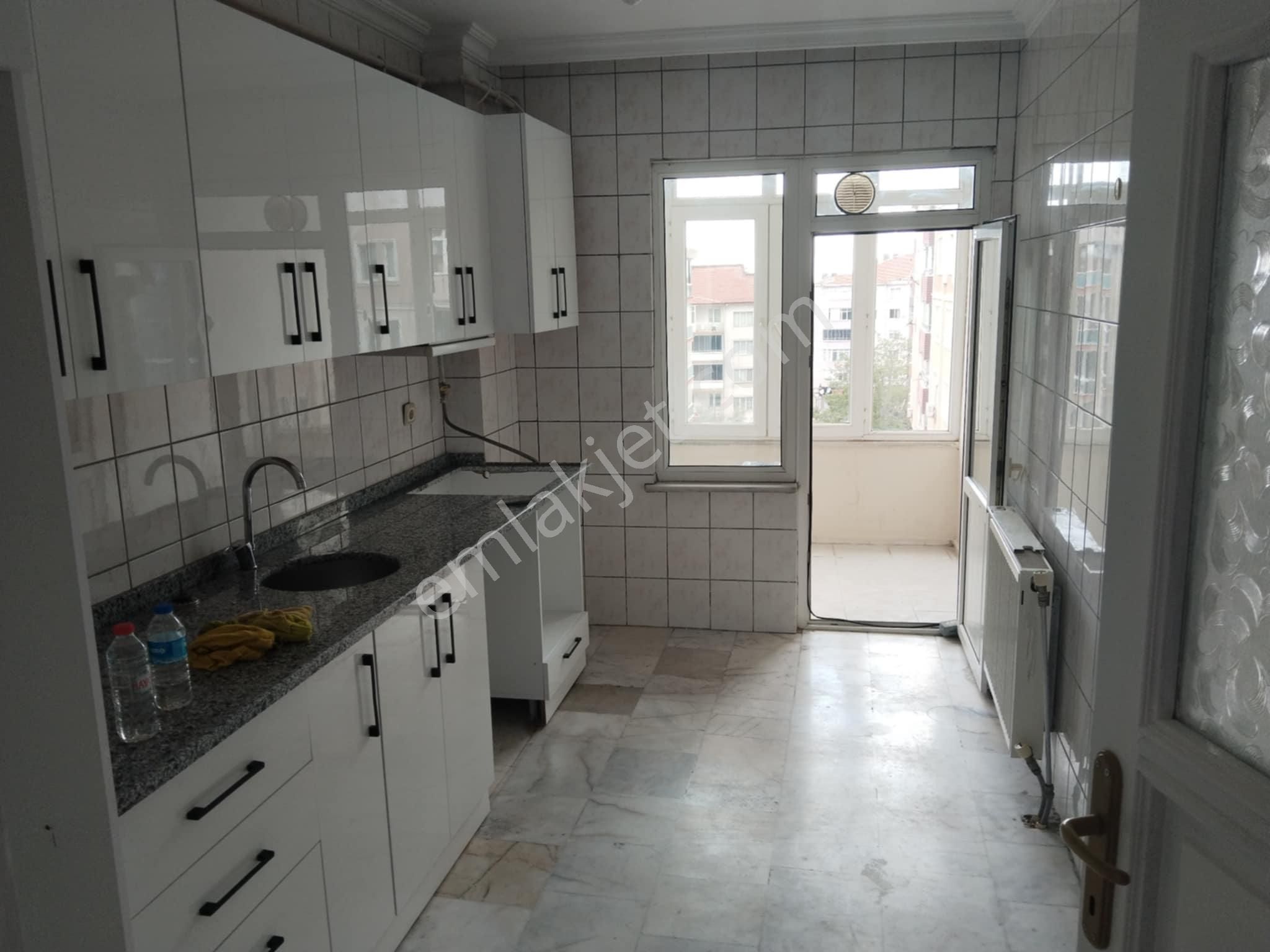 Çorluda Kiralık Daire Çetin Emeç Caddesinde 3+1- 3. Kat Ful Bakımlı