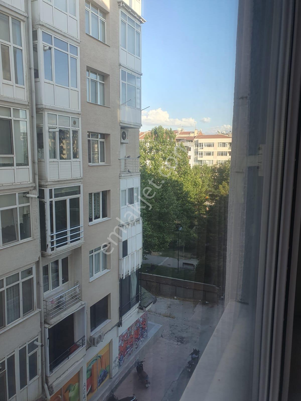 Sd819-kızılcıklı Cad Üzeri 3+1 Ara Kat Bakımlı Daire - Görsel 15