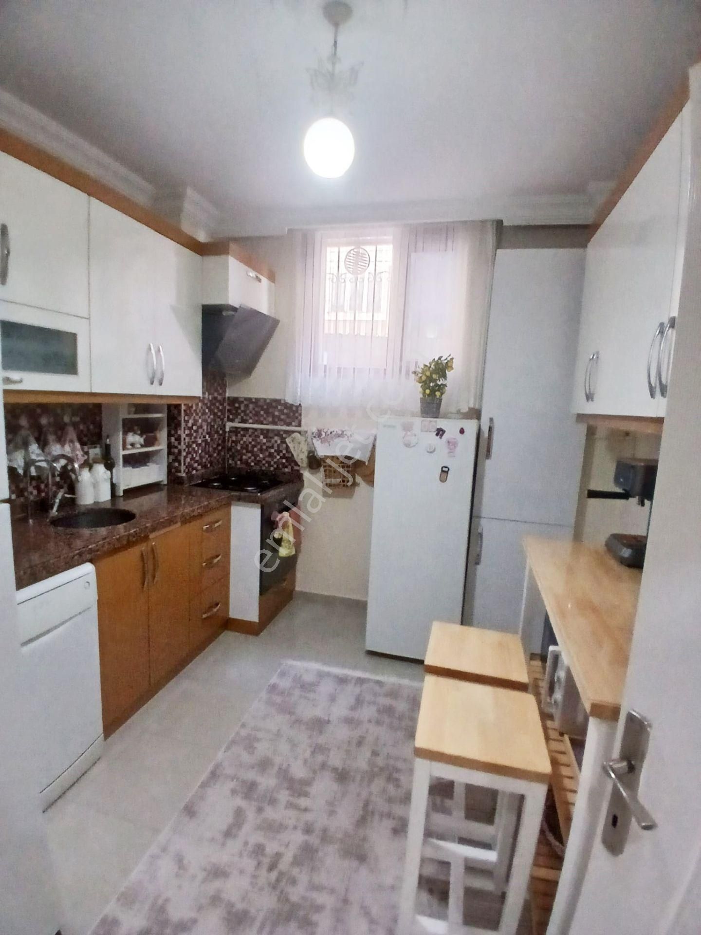 Kaçmaz Fiyata Metrobüse 5 Dk Merkezi Konumda 2+1 Bahçe Katı