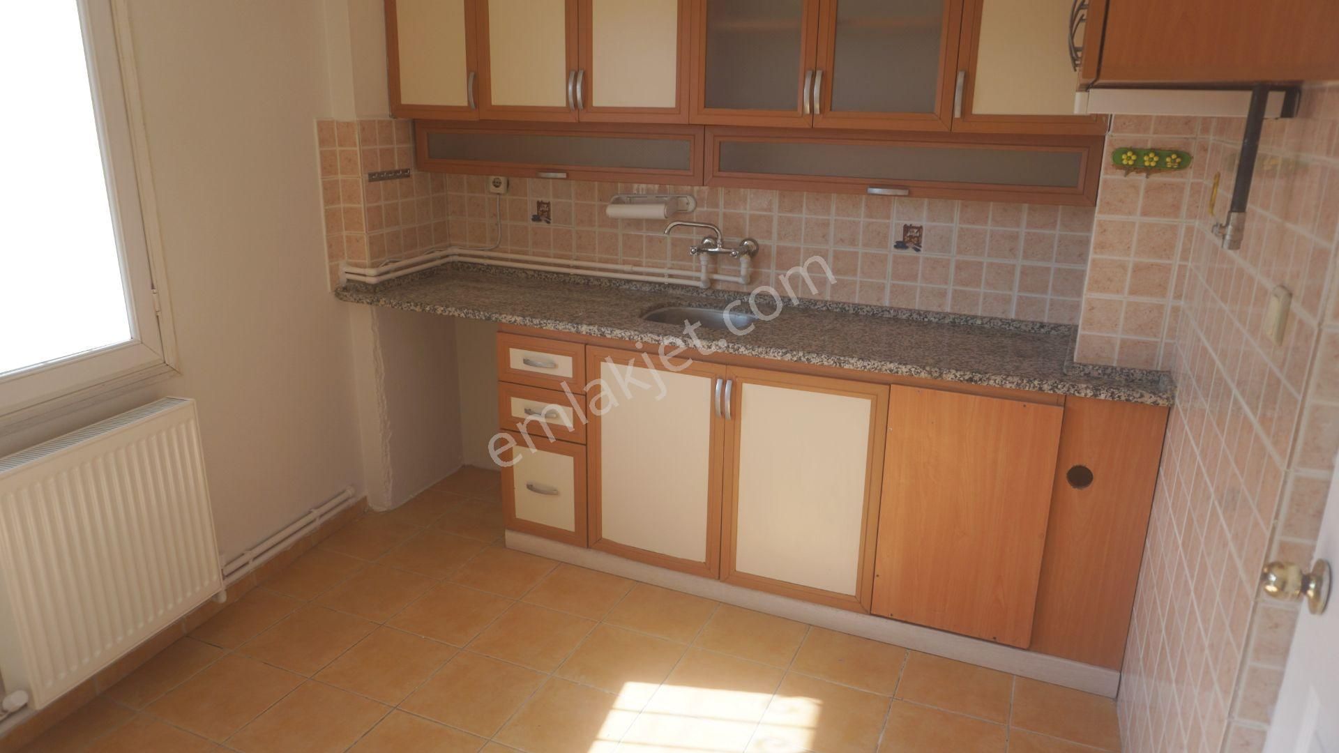 Şemiklerde Kiralık3+1 Doğalgaz Kombili+balkonlu Çiğli Serkan Dan