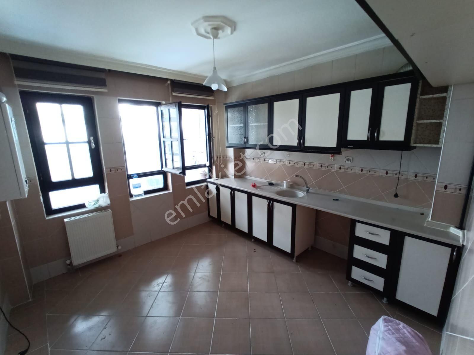 Kuşcağız Mah. 3+1 Y.giriş Altında Daire Var