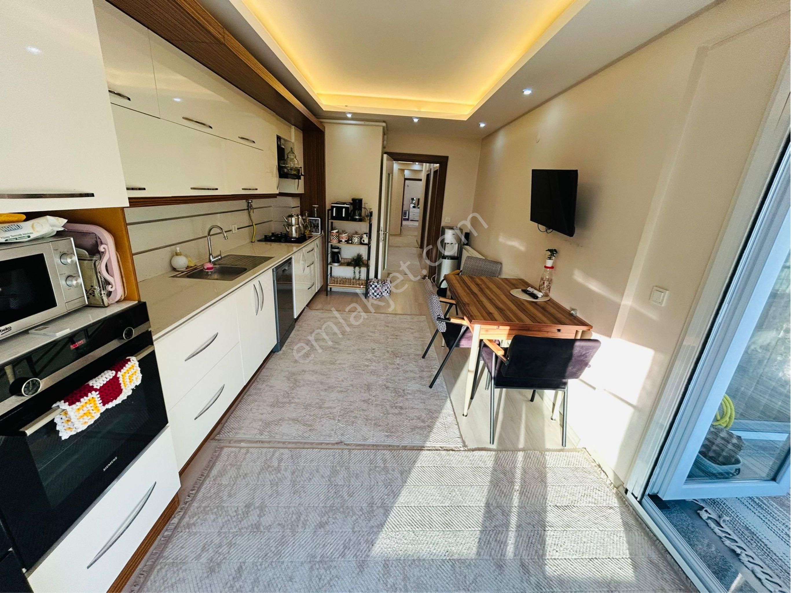 Tire Satılık Lüks Daire 3+1 Geniş Asansörlü 150 M2
