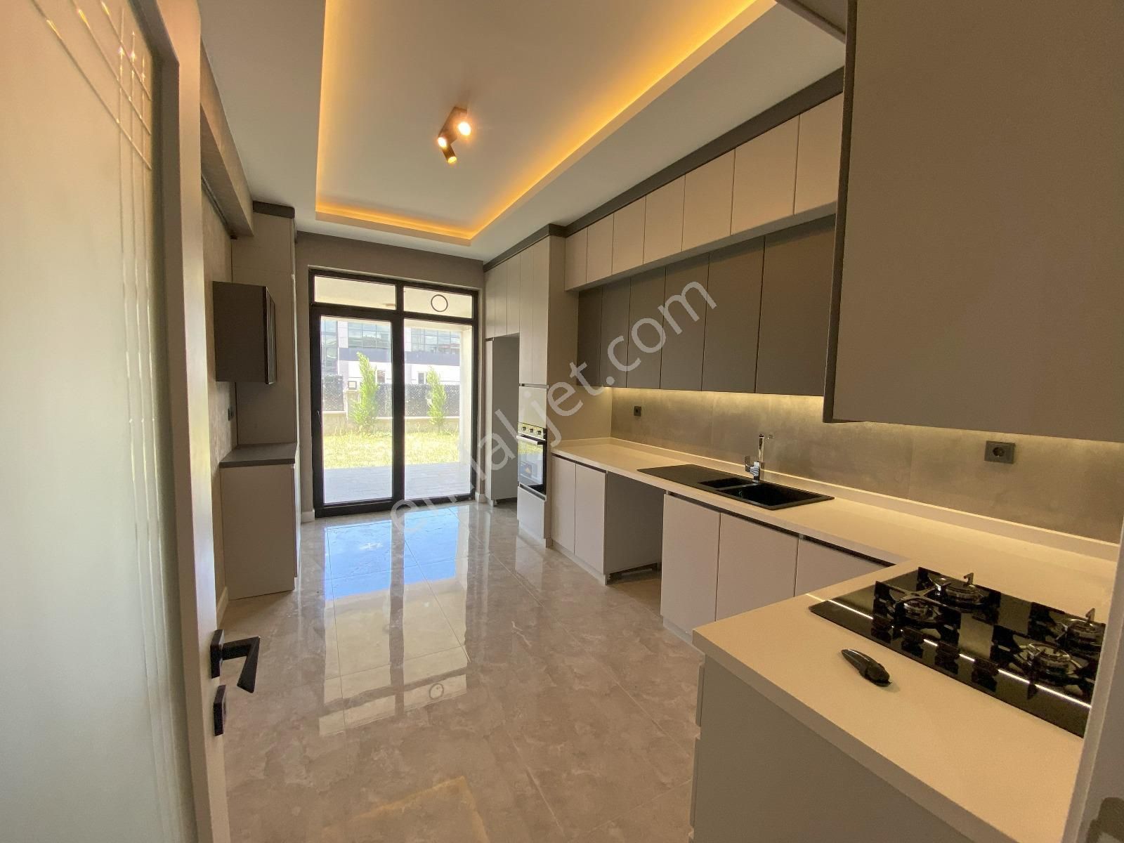 Ayyıldız Mah. Ultra Lüx Ful Yapılı 4+1 Dublex Satılık Villa