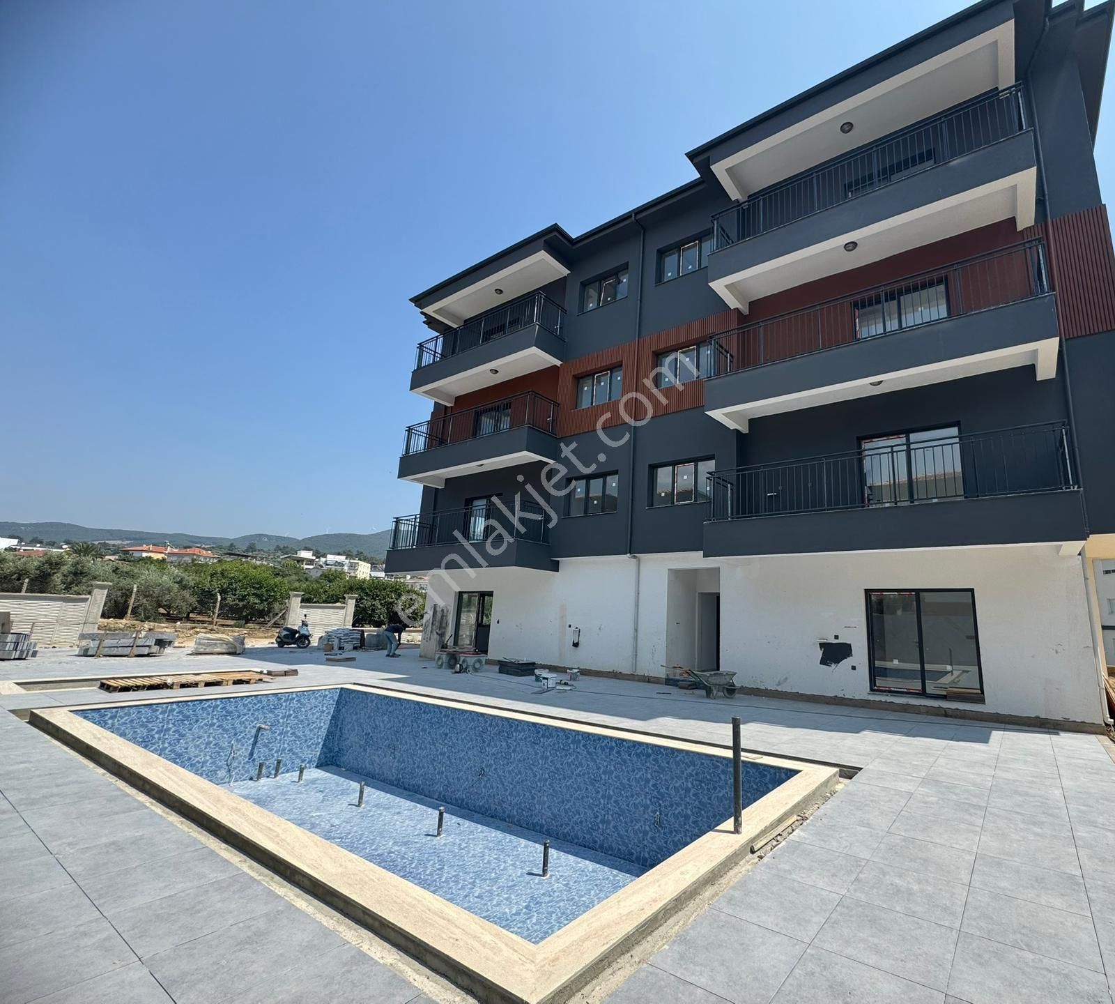 Kuşadası Davutlar Merkez'de Geniş 1+1 Sıfır Satılık Daire