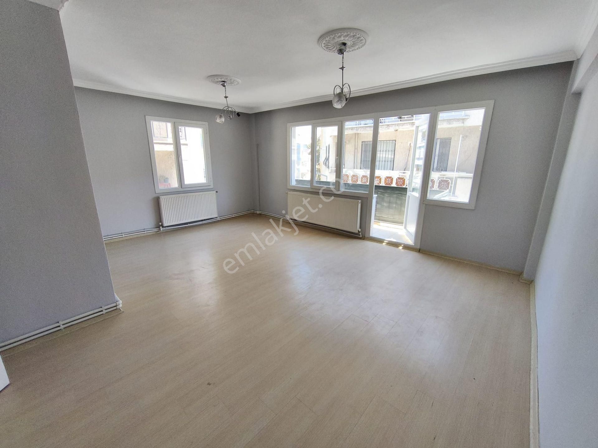 Balçovada Metro Yakını Arakat D.gazlı Kiralık 3+1 Daire