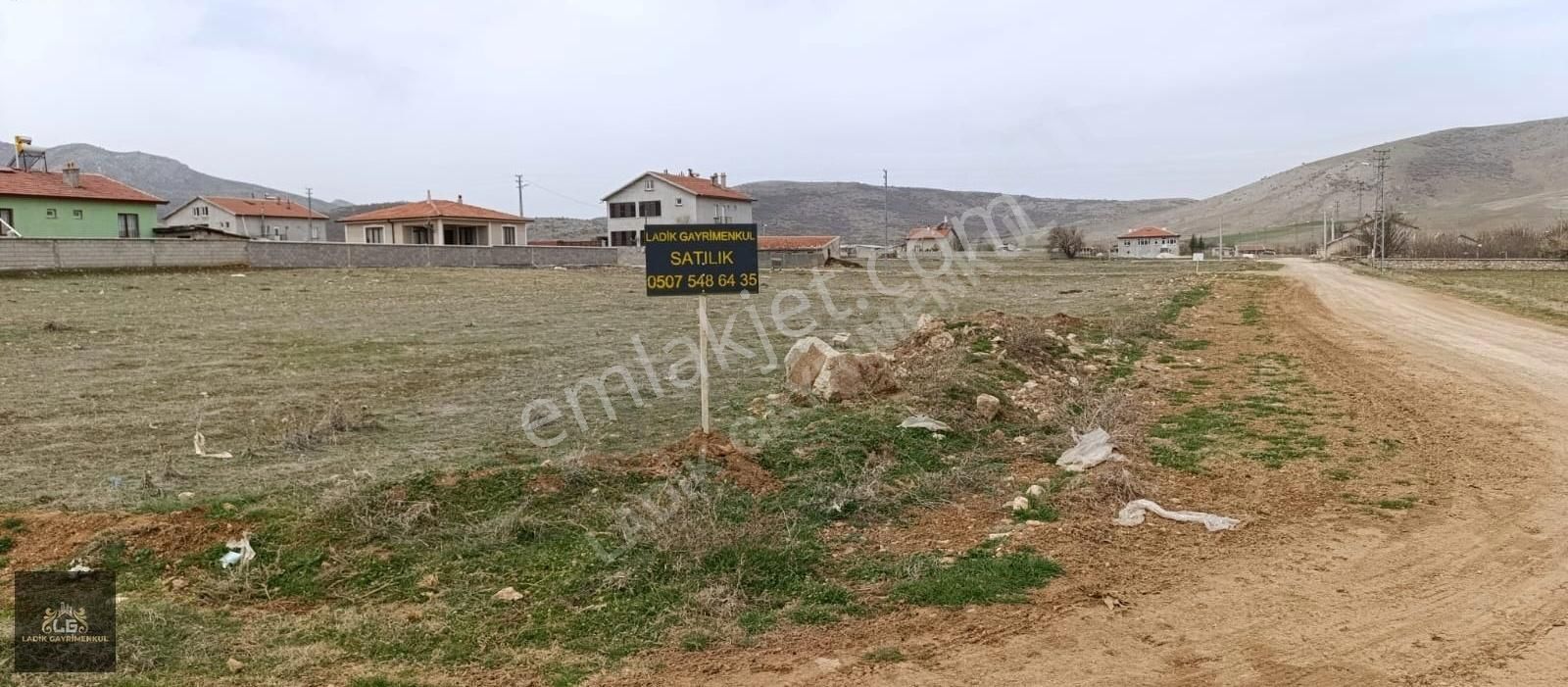 Ladik Çalıbağı Yolu Yakını Doğalgaz Önünde Satılık Köşe Parsel