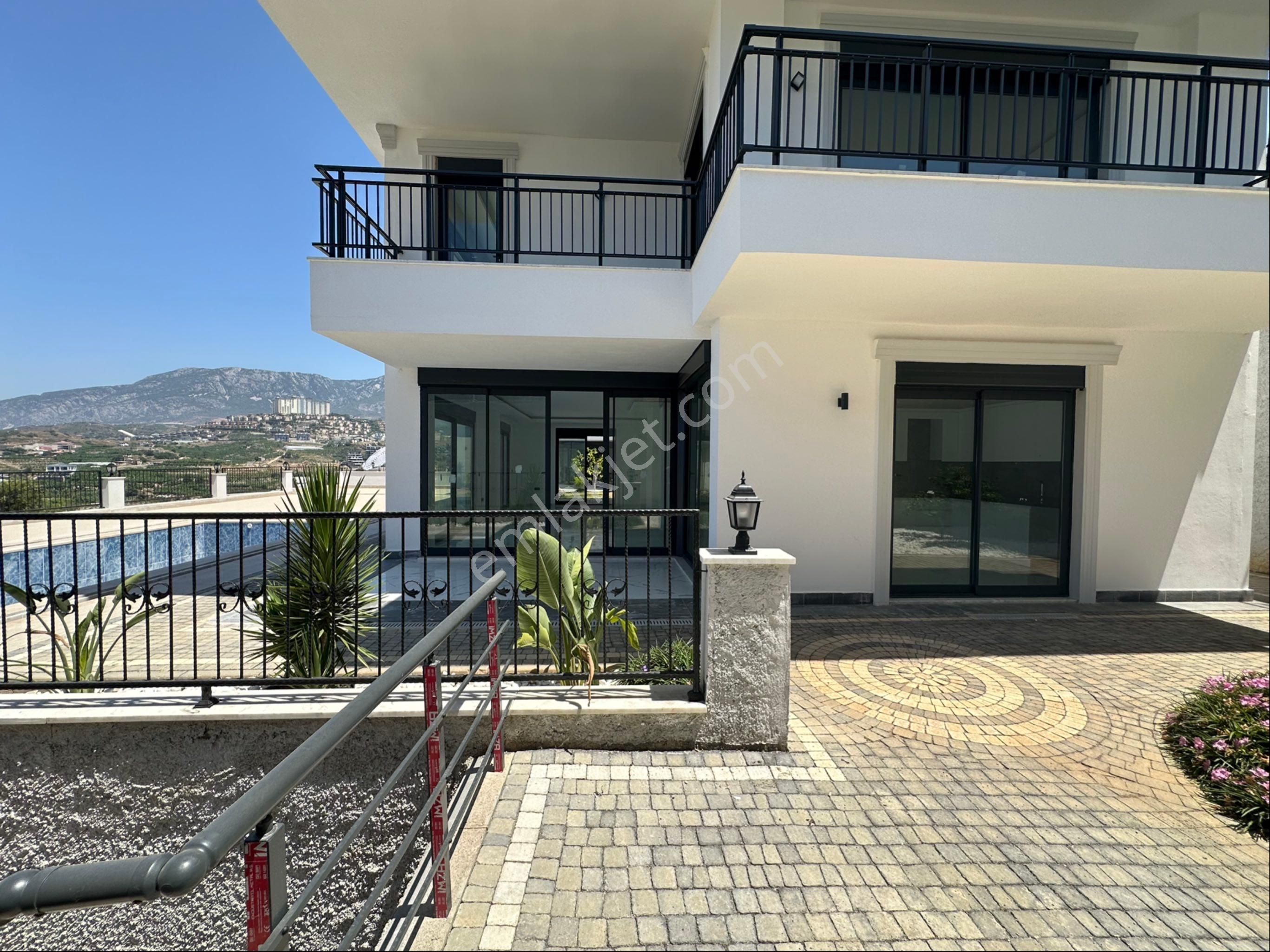 Kargıcak’da Acil Satılık 4+1 Sıfır Geniş Villa - Görsel 16