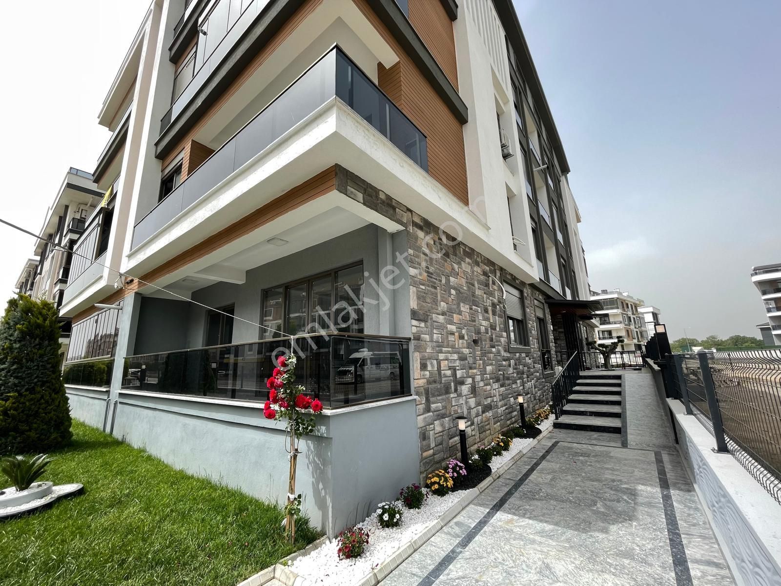 Erdal Emlak'tan Şık Tasarım Ön Cephe Ayrı Mutfak 2+1 Satılık Daire