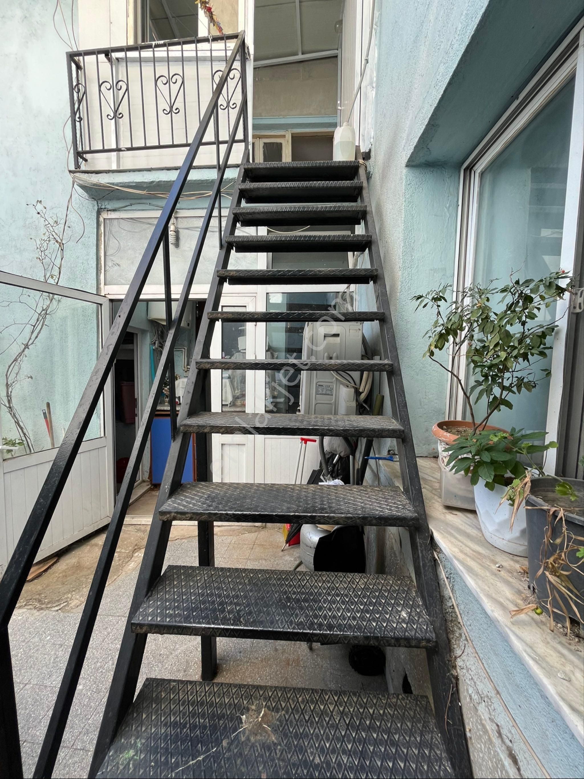 İzmir Konak İkiçeşmelik Cadde Üzerinde İki Katlı Satılık Ev - Görsel 16